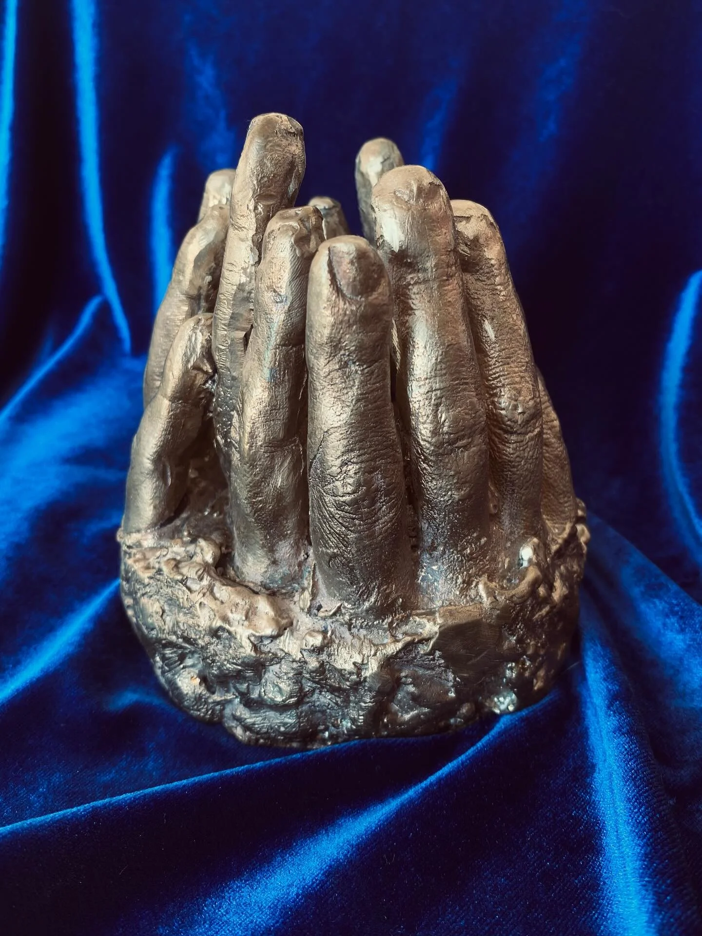 Why is documenting sculpture so hard?! 
New set of bronzes are in and I&rsquo;m in love. This one is called &ldquo;Purgatorio,&rdquo; and if you&rsquo;ve ever seen the fingerprints singed into bibles in the vestry of the Chiesa del Sacro Cuore in Rom