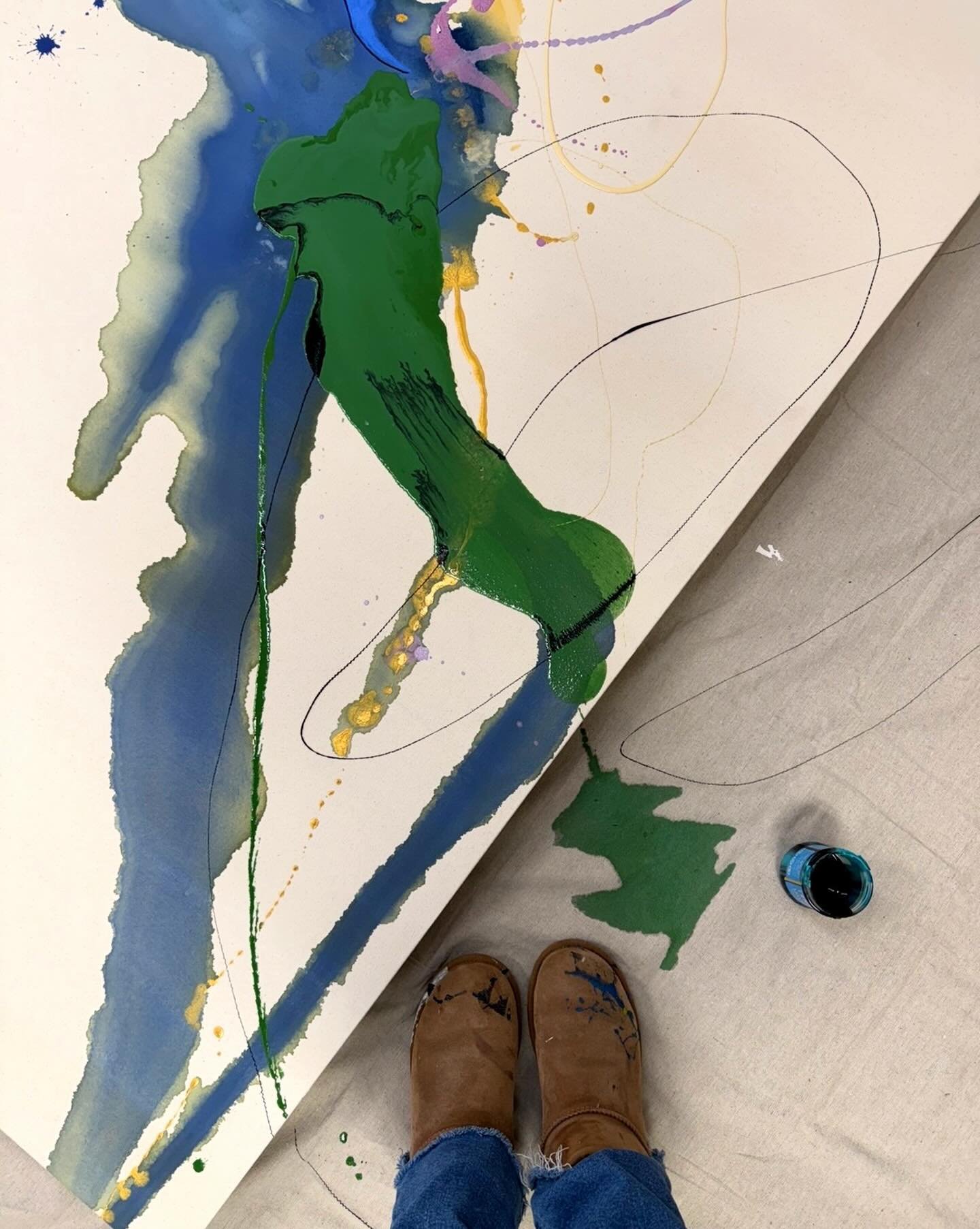 Jupiter stations direct. I am covered in paint. The sun is shining. 
A much needed reprieve from eclipse season indeed. 🪐✨

#abstractartist #contemporarypainting #jupiterdirect #eclipseseason #artistlife