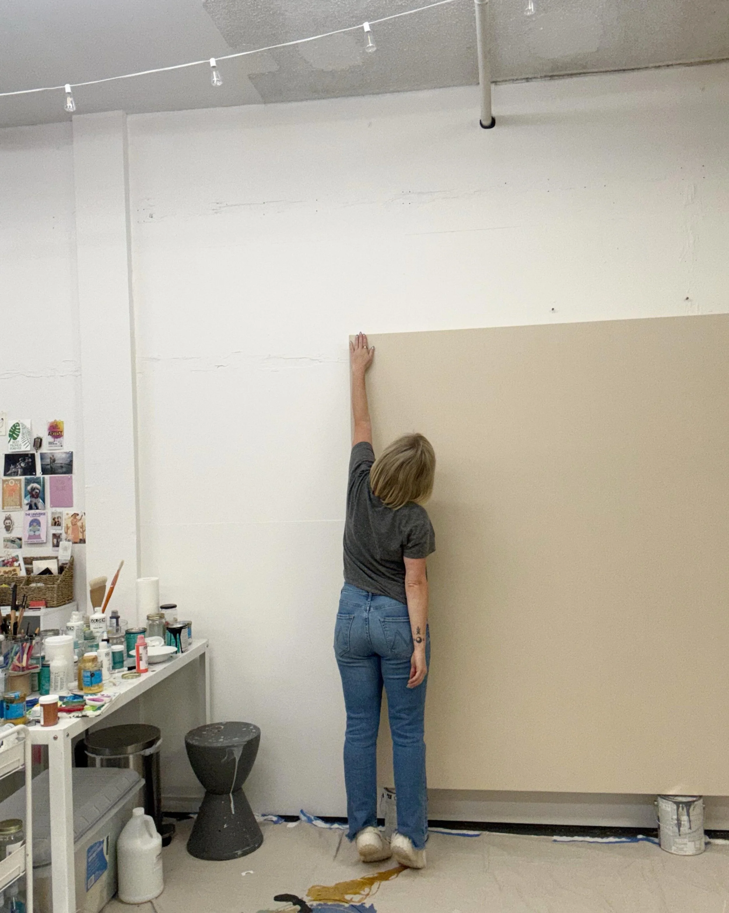Can&rsquo;t think of a better way to spend the waxing full moon in Sagittarius than diving into this six foot tall canvas 🌕✨🫧

#aspenartist #abstractpainter #studioartist #contemporaryart #aspencolorado