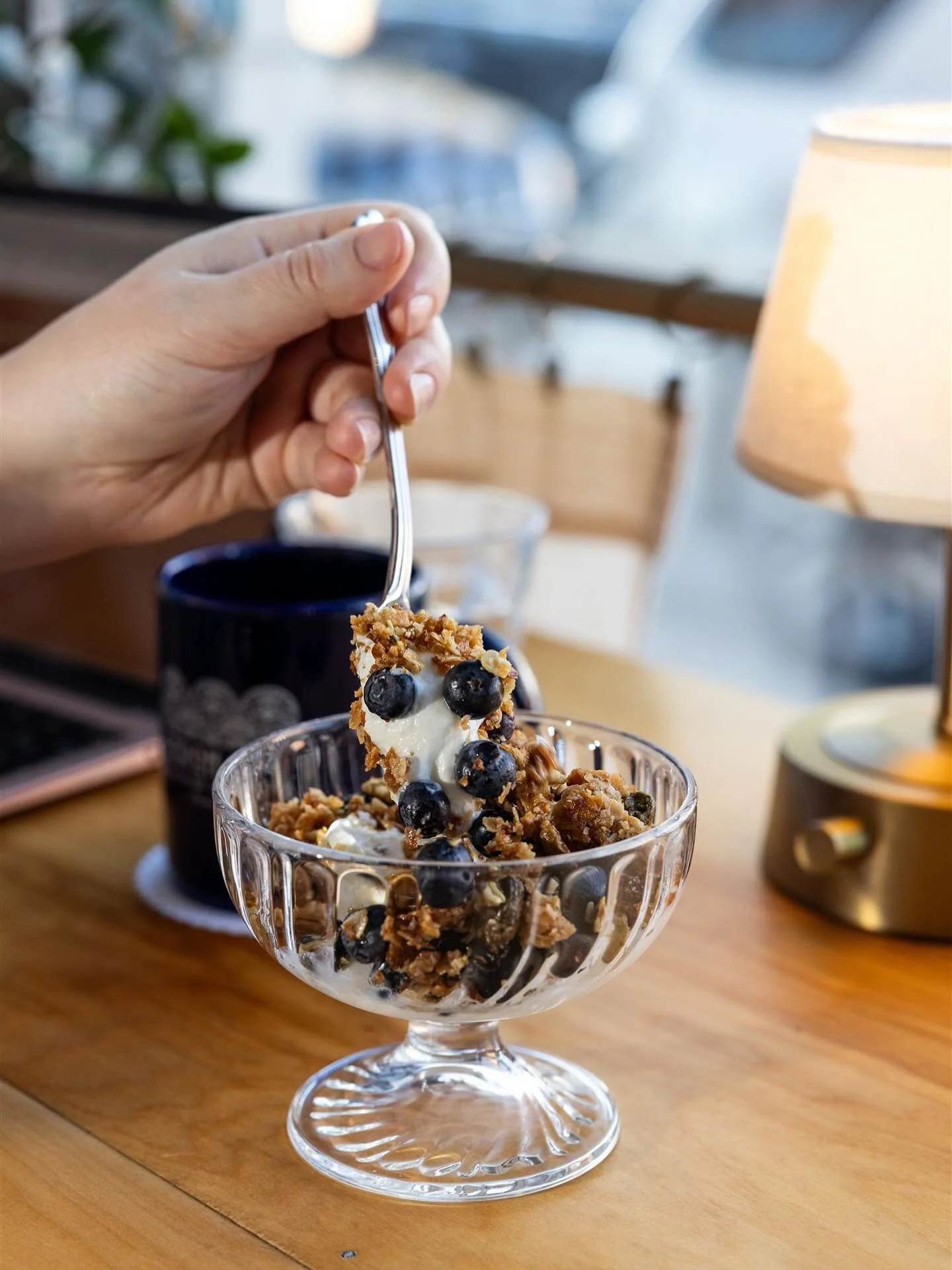 GRANOLA PARFAIT ☀️ the perfect start to your day!
We make our signature granola in house with @corto_olive olive oil, @findinghomefarms maple syrup, and @bobsredmill GF oats
The parfait has rotating local fruit from @rittmanorchards and jam we make