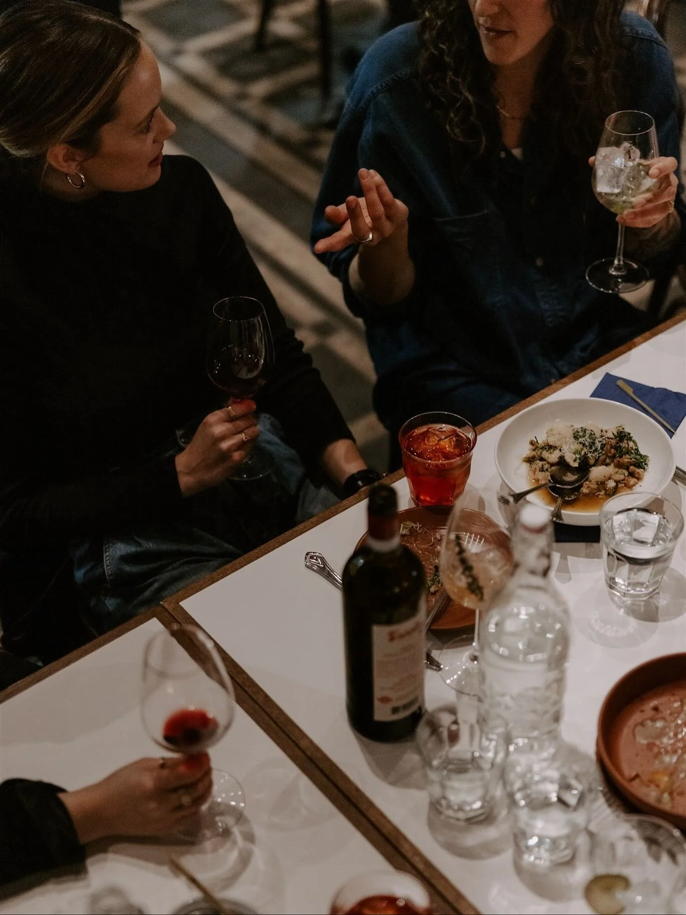 🍷 sweater weather (aka red wine weather) is officially here🍷 grab a bottle and get cozy