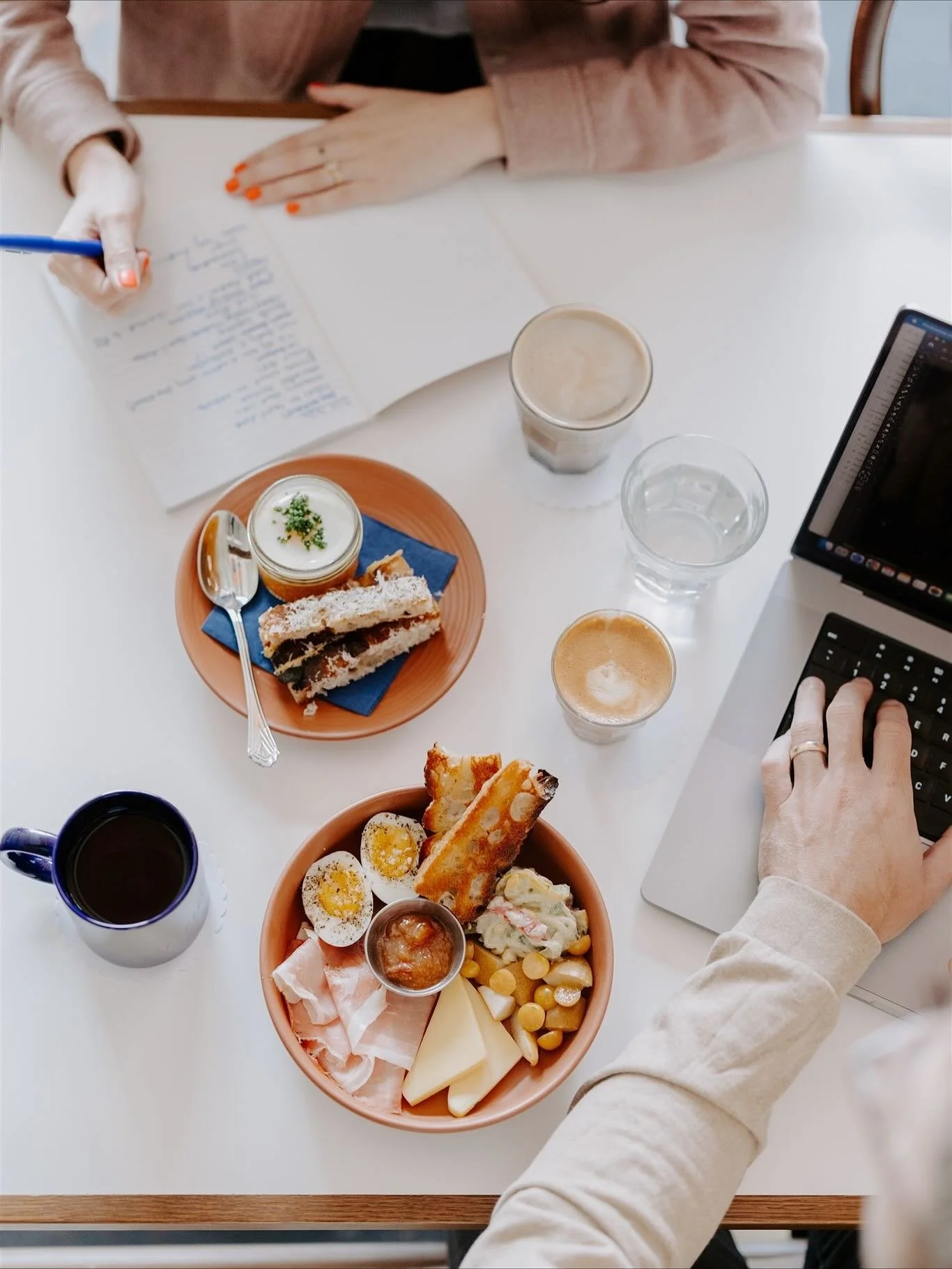 We specialize in fueling you through your workdays and meetings from ☕️ time to 🍷time (and we don&rsquo;t judge when those hours start and end)

HOURS:
Monday-Friday 8am-8pm
Saturdays 8am-3pm