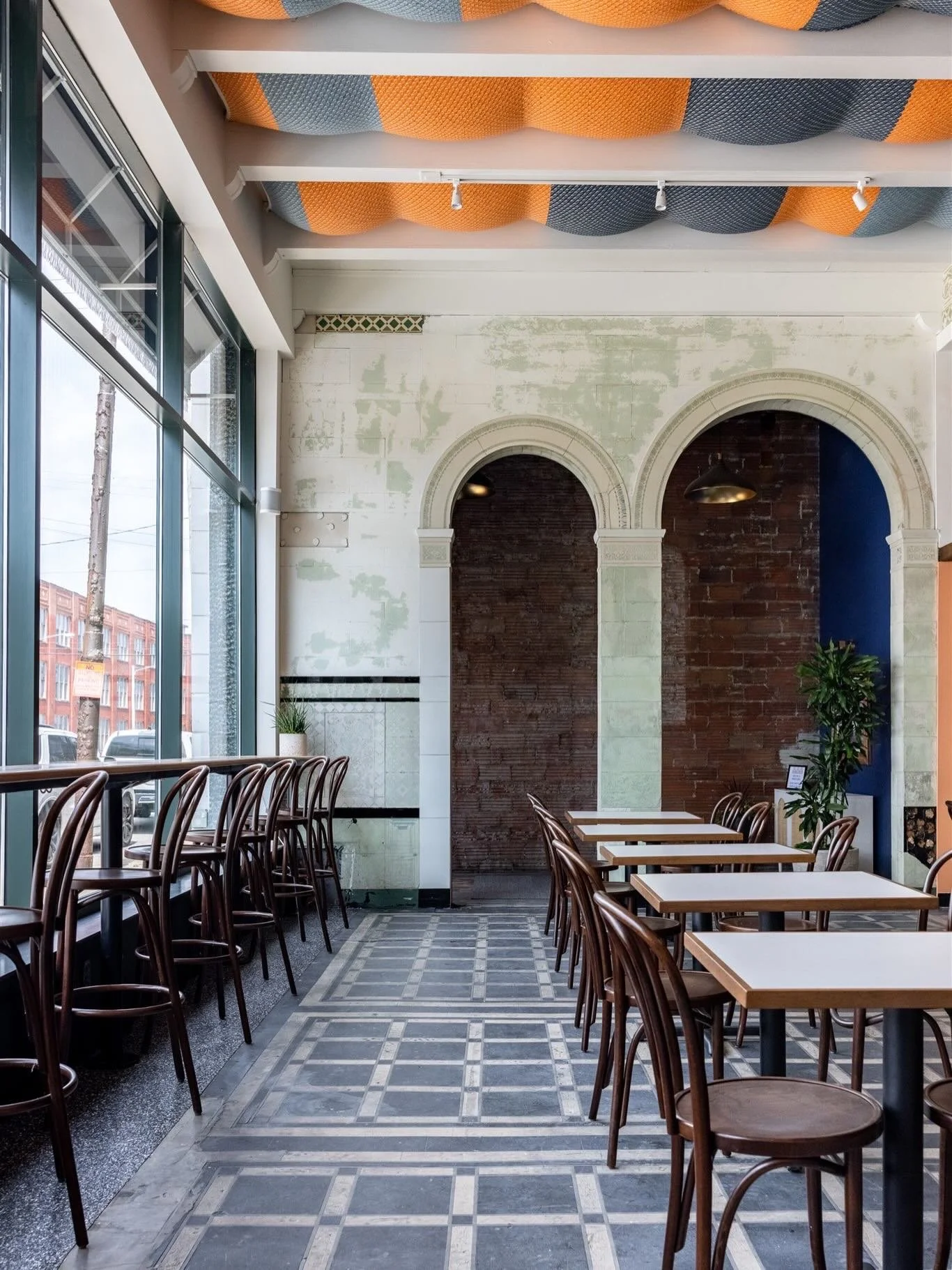 ☀️ we&rsquo;ve got enough natural light to feel like you&rsquo;re dining al fresco&hellip; even if it&rsquo;s not quite patio season yet 🍹