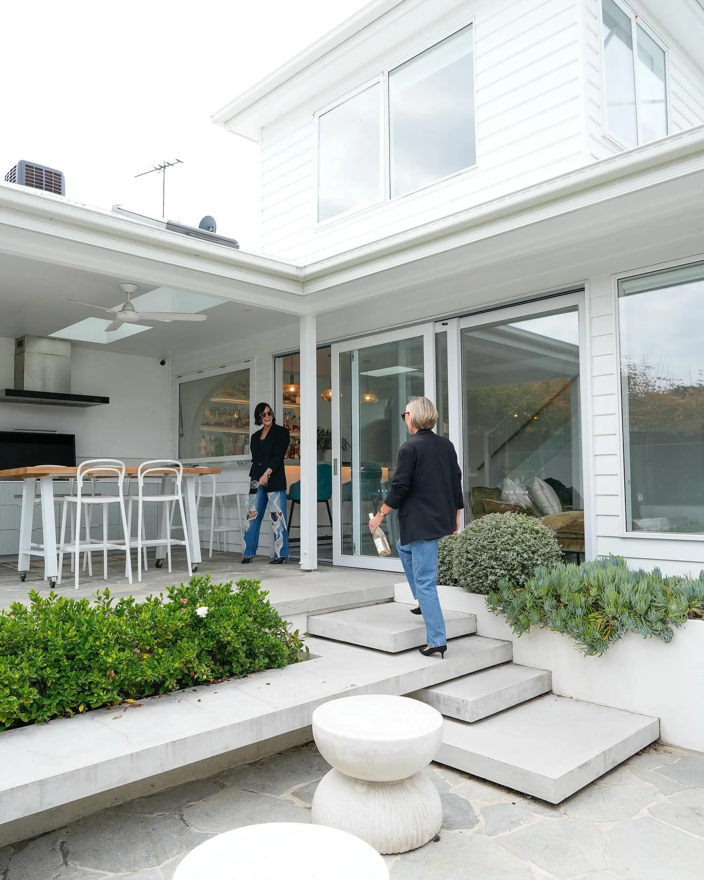 POOL HOUSE PROJECT

As the cooler days close in after a basking summer we thought we&rsquo;d reflect on one of our favourite ever projects. 

We fostered a seamless connection to Fishies Beach, just a stones throw away from this gorgeous abode. 

Ful