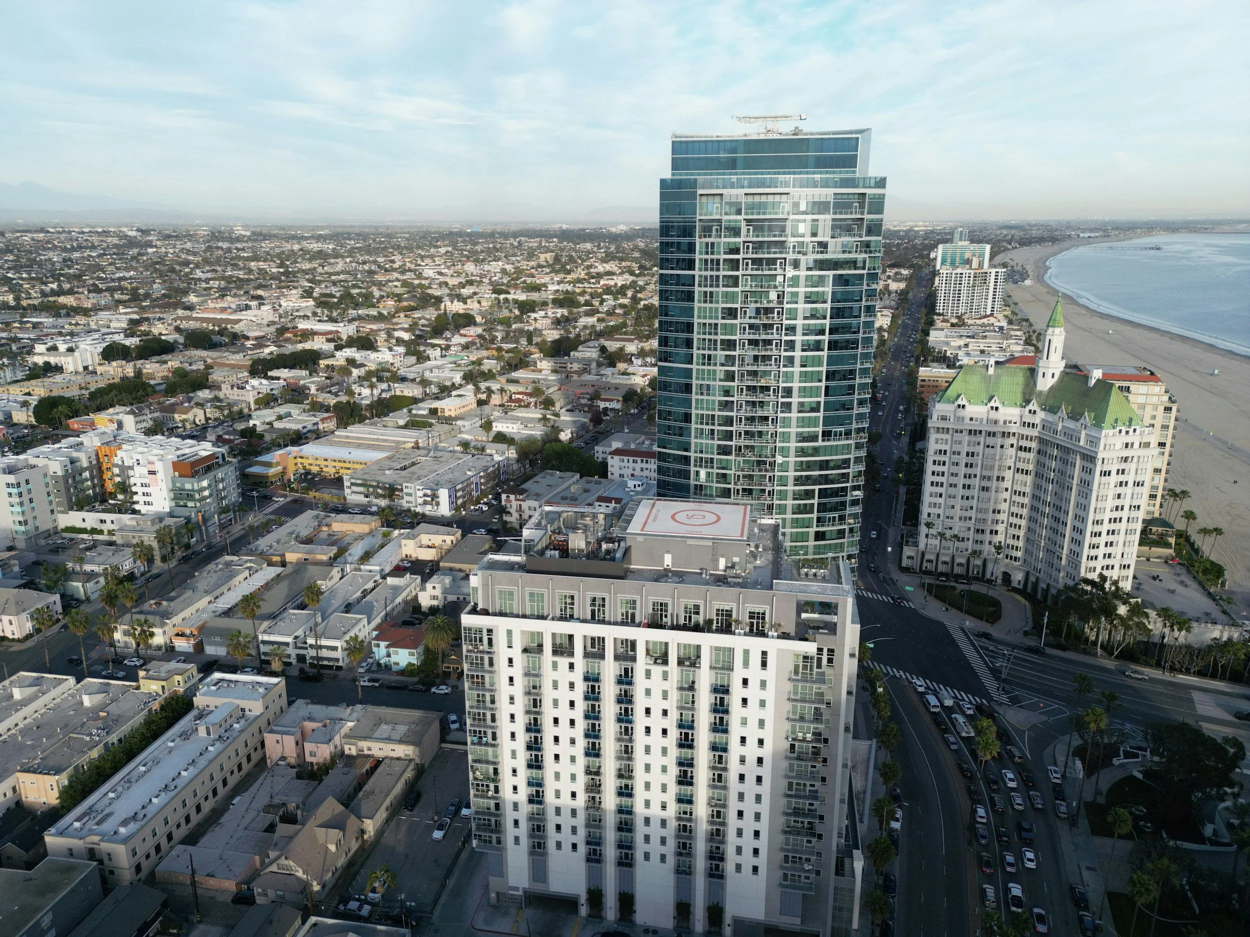 Westside LA skyline with coastal properties, highlighting buyer demand and housing prices as interest rates shift.