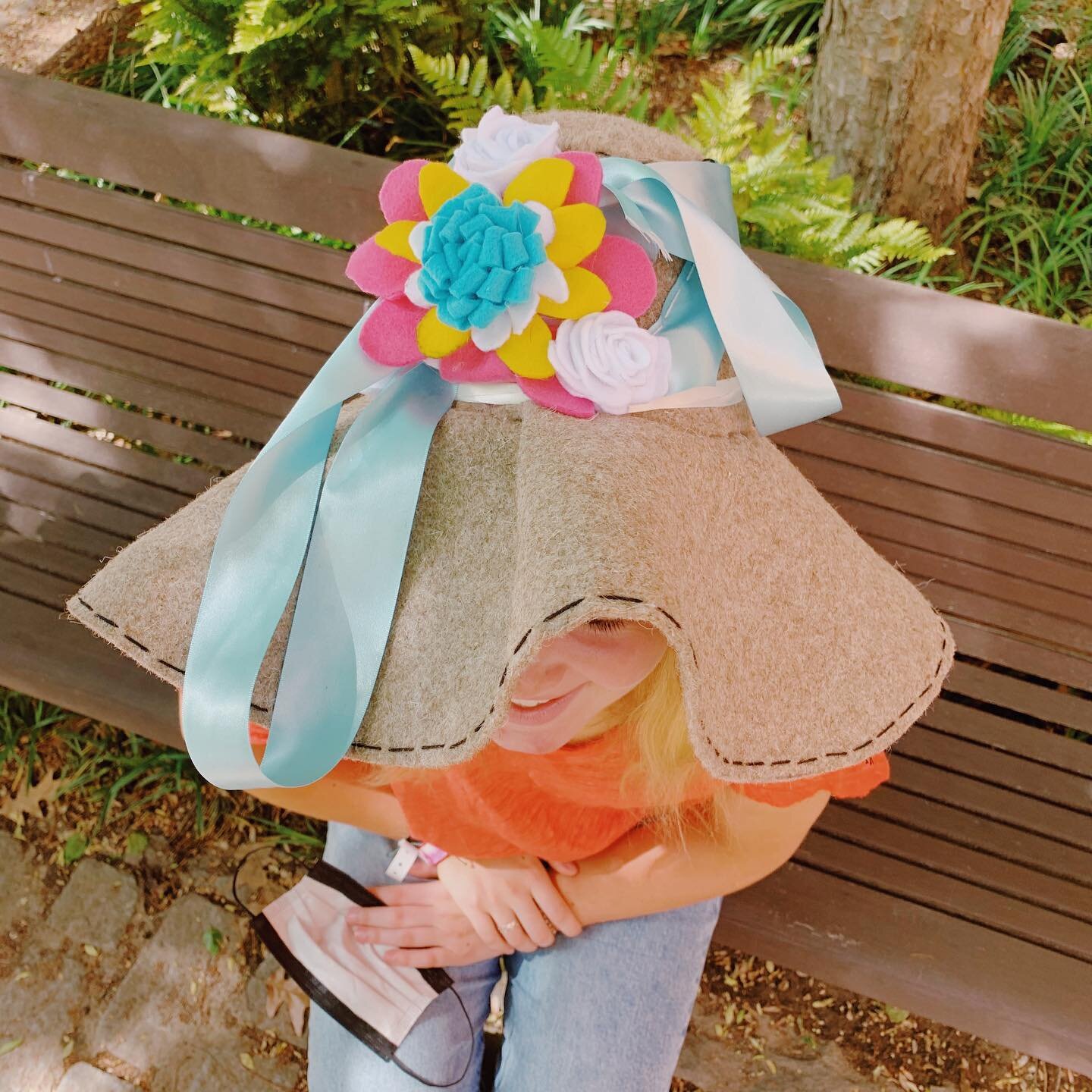 Final studio project was a felt hat!! I was inspired by floppy sun hats and the exaggerated decoration of derby hats! I had so much fun making it, but am so ready for a break from long nights in the studio 🥰🥰🥰 #industrialdesign #id