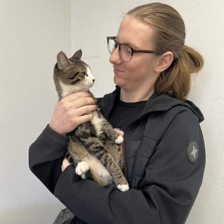 🐱❓🐶❓ We're often asked "How do I know which adoptable animal is right for me?" These adopters clearly have it figured out! 

For those of you still wondering, we at Second Chance think one of the best things you can do is just spend some 