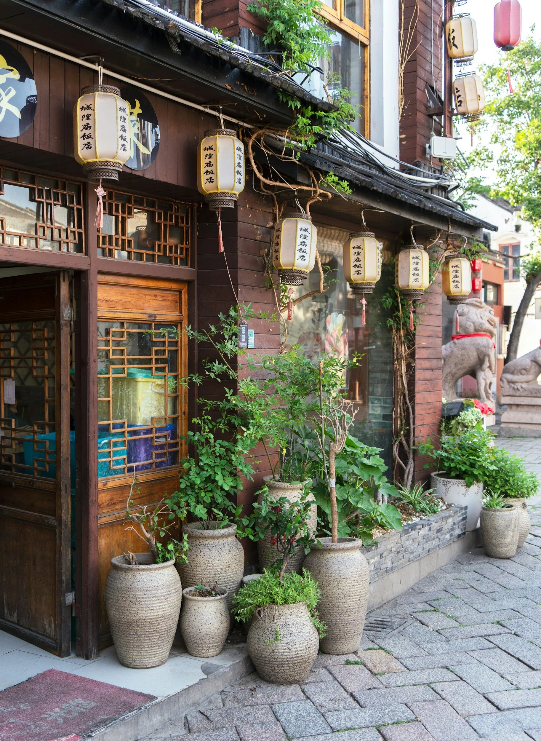 Turn Your Front Step Into a Portal: The Art of Seasonal Porch Styling
