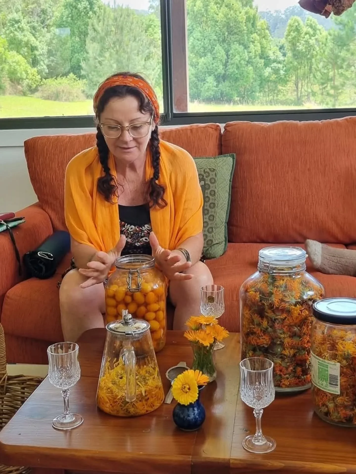 🌼 Calendula Moon Reflections 🌼
Well we have already entered the Elder Moon portal but before I go in any deeper, I'll pop my head up to give a recap on the Calendula Moon journey. 
I think no matter how many times I do this,  it will always get dee