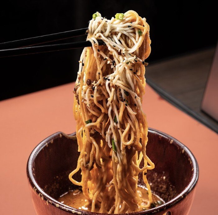 Beat the long weekend blues with a bowl of slurp-worthy noods&hellip; 

#noodles #basehall02 #chillifagara #hotandmeen