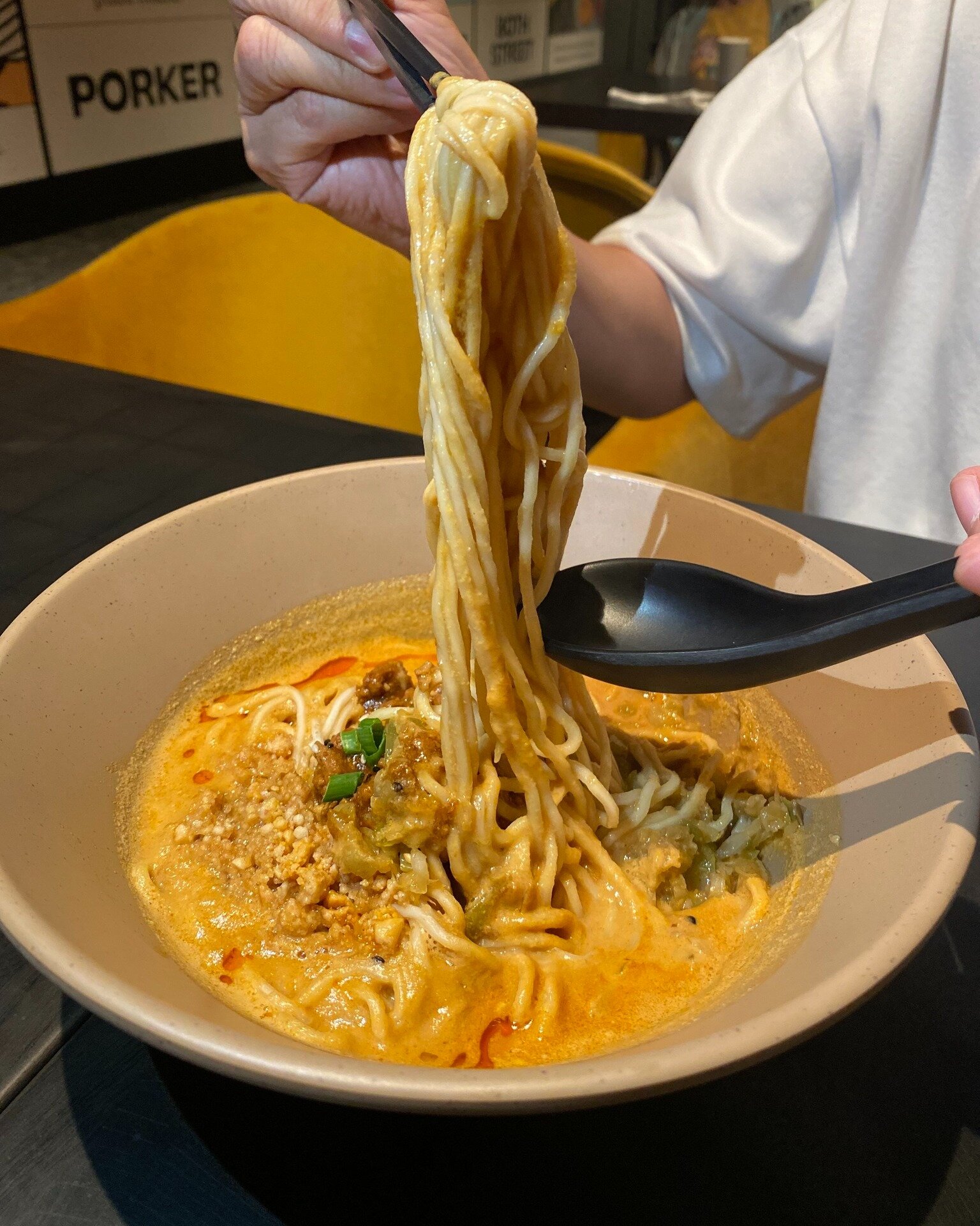 Friday calls for a hefty serving of the meanest 𝔻𝕒𝕟 𝔻𝕒𝕟 𝕄𝕖𝕖𝕟. ⁣
⁣⁣⁣
⁣⁣⁣
⁣⁣⁣
⁣⁣⁣

⁣⁣
⁣⁣
#hotandmeen #noodles #chillifagara #michelinguide #sichuanfood #spicyfood #hkeats #hkfoodstagram #미슐랭레스토랑 #hkfoodporn #hkgfoodgasm #홍콩여행 #onemichellin #h