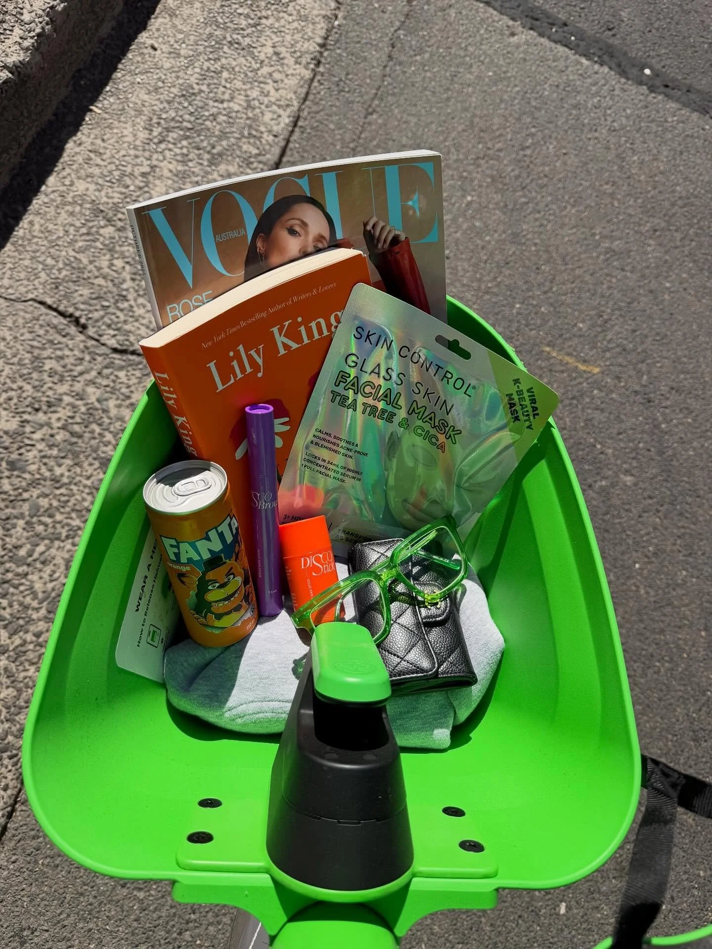 Movement Team enjoying the hottest and most sustainable accessory of Summer 25/26 as we bring back the Lime Basket Trend #whatsinmylimebasket #ridegreen @lime