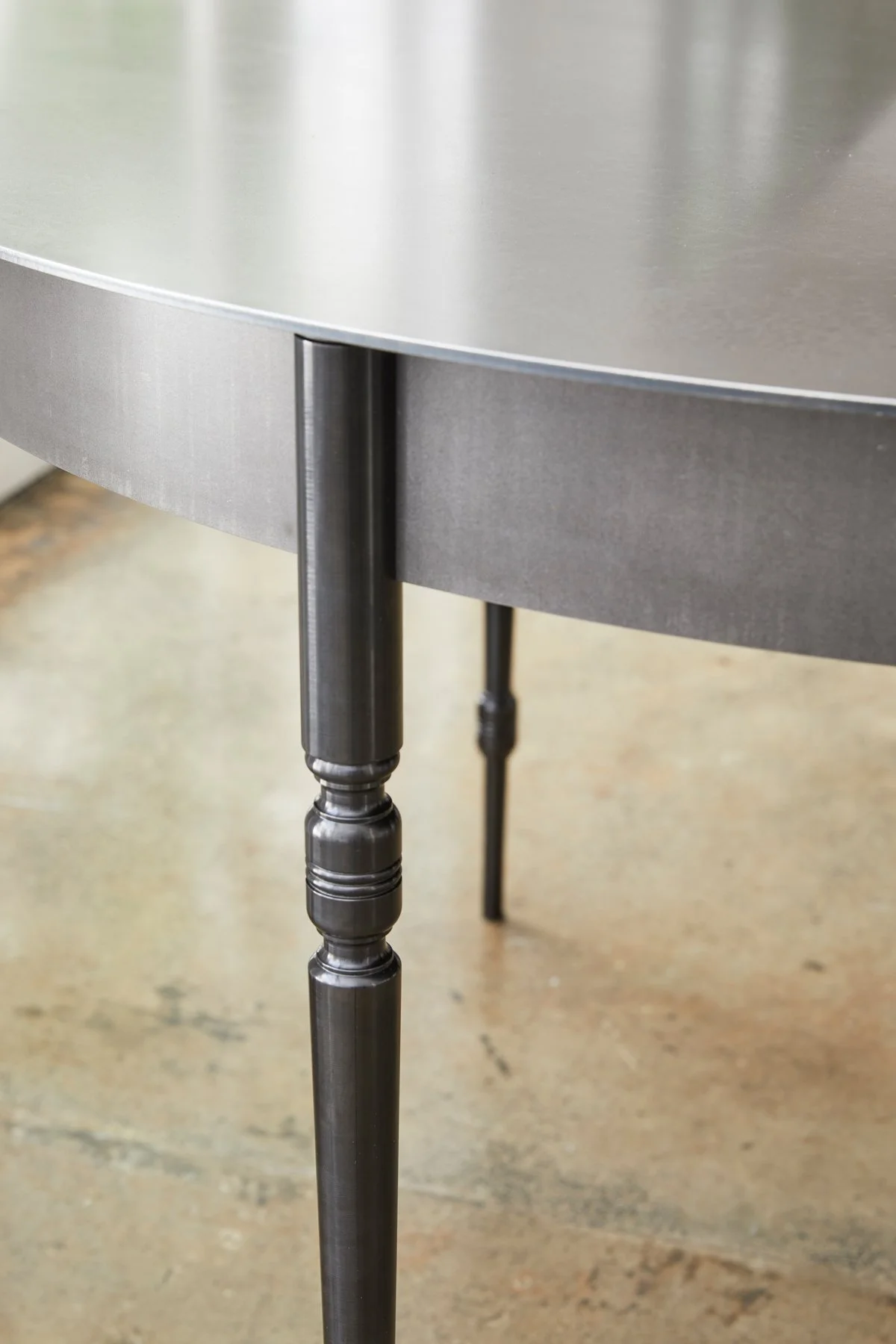 Round-Turned-Leg-Table-Detail-2.jpg