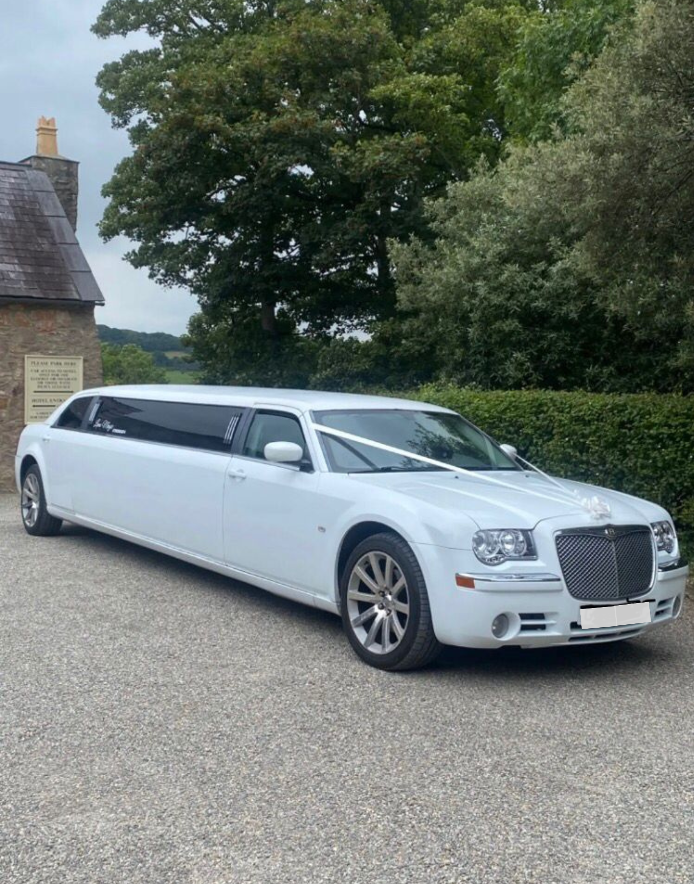 White 8 seater chryler limo