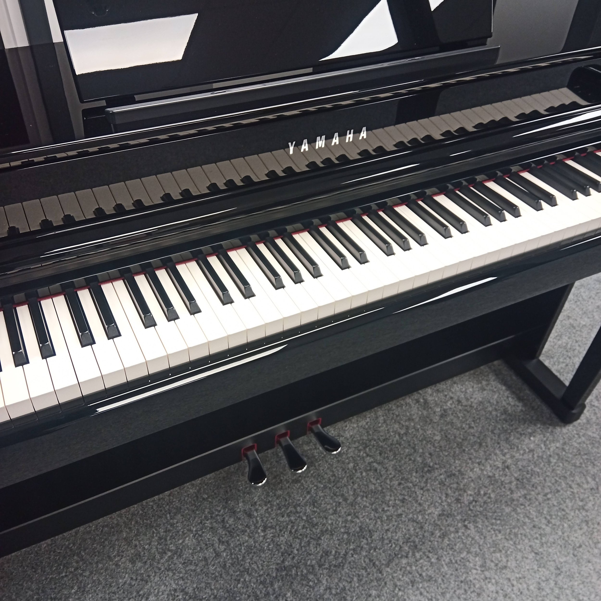 Yamaha CLP-835 Digital - 2.jpg