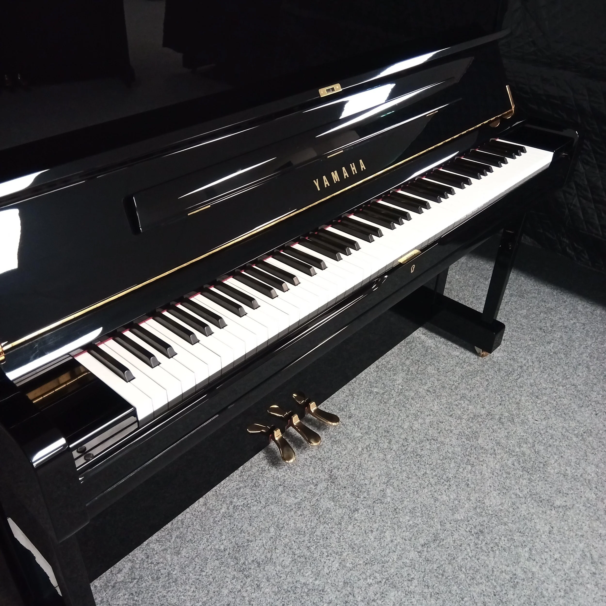 Yamaha U1 - 2.jpg