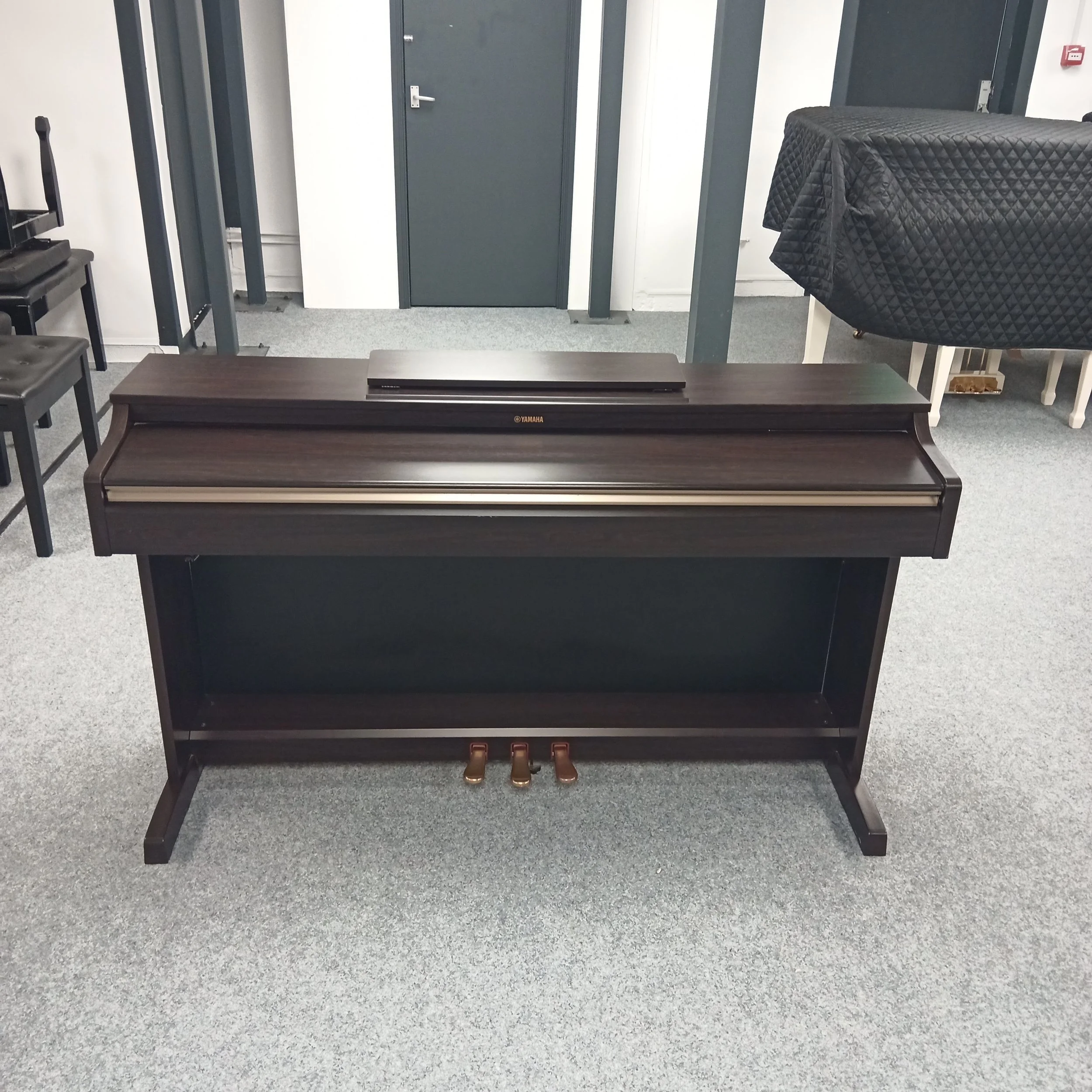 Yamaha YDP 162 Digital Piano - 7.jpg