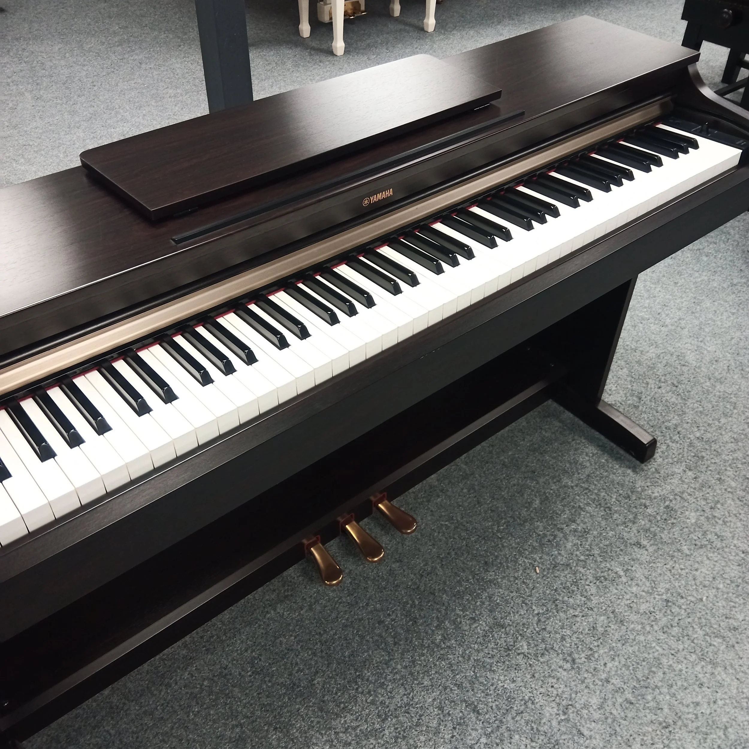 Yamaha YDP 162 Digital Piano - 2.jpg