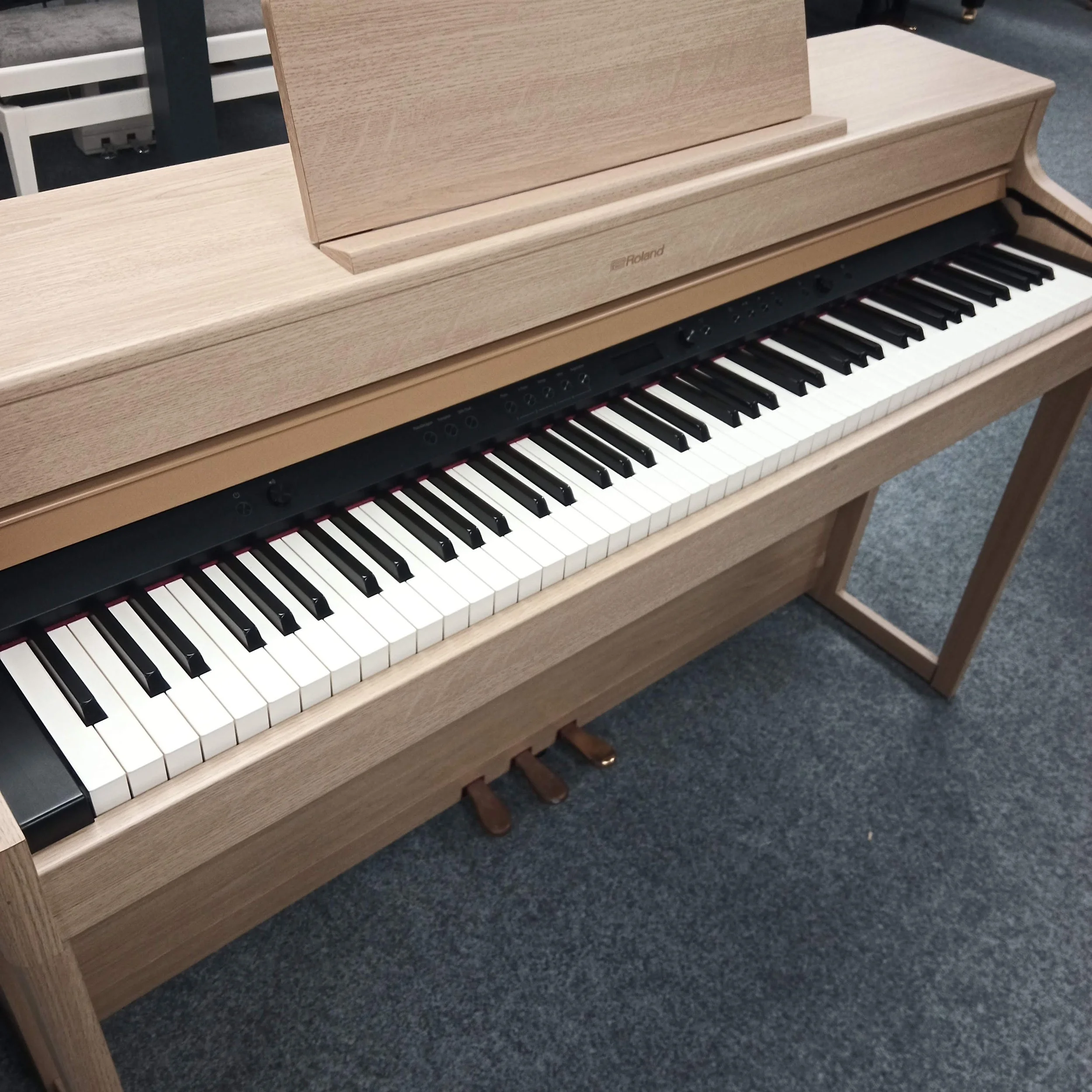 Roland HP702 Digital - 2.jpg