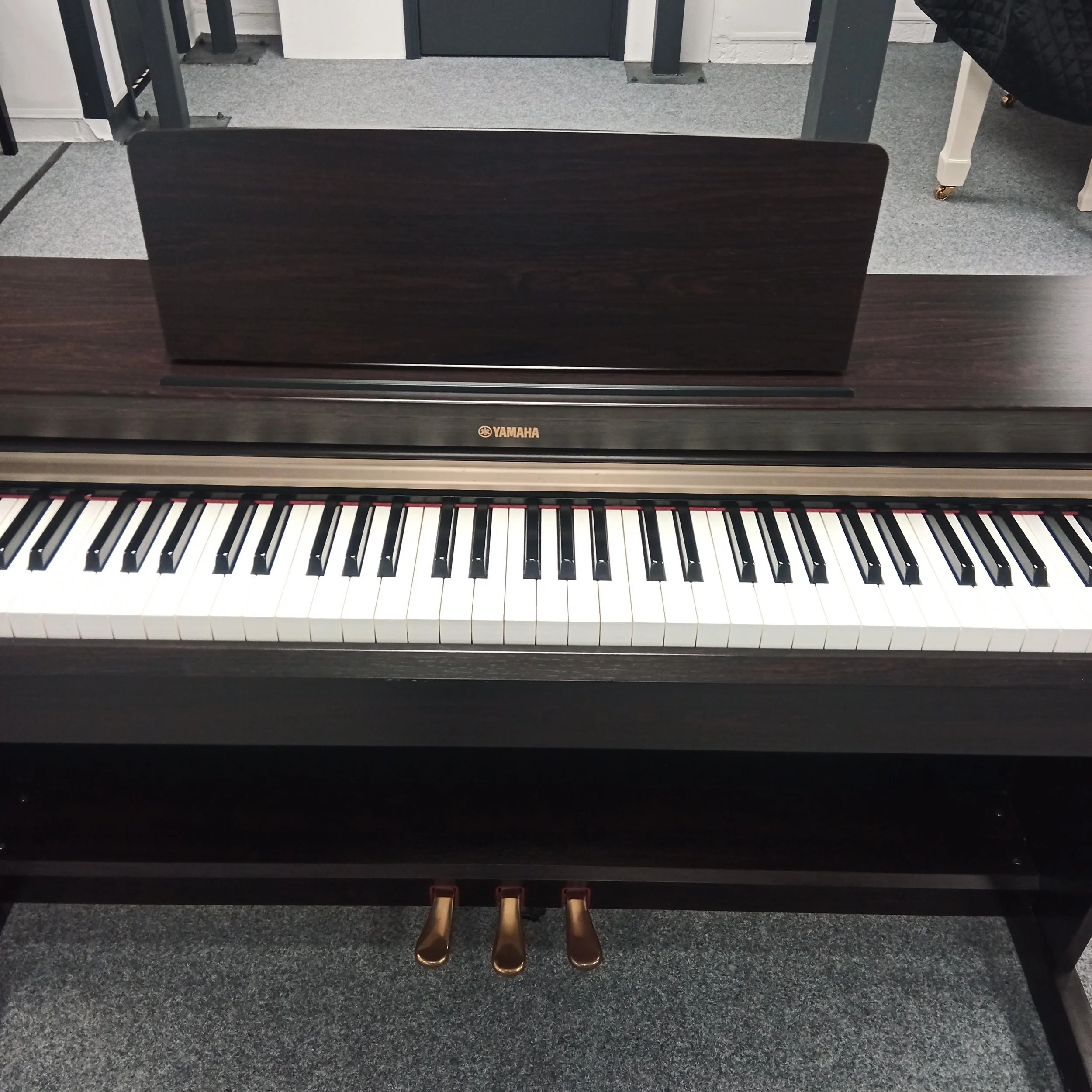 Yamaha YDP 162 Digital Piano - 4.jpg