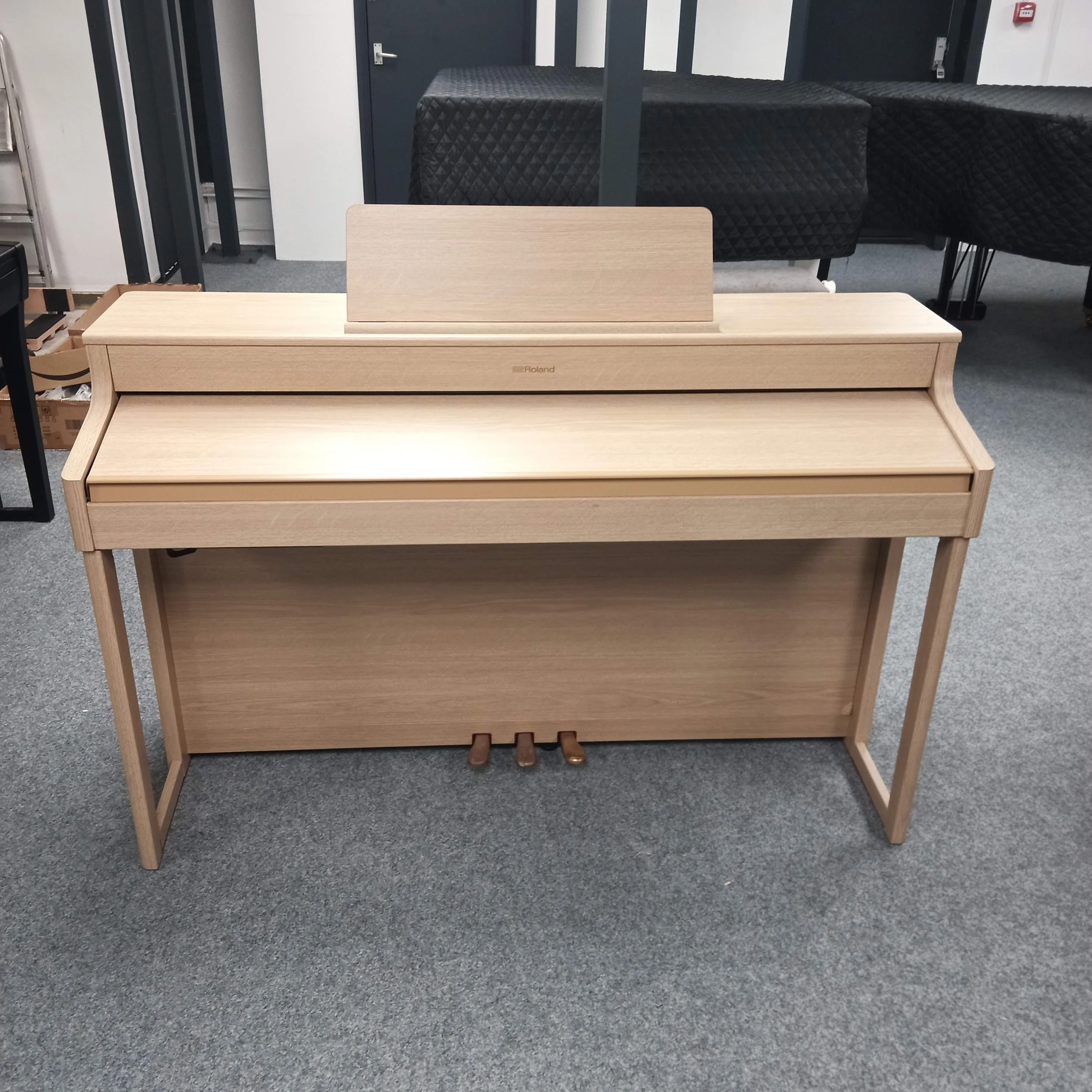 Roland HP702 Digital - 7.jpg