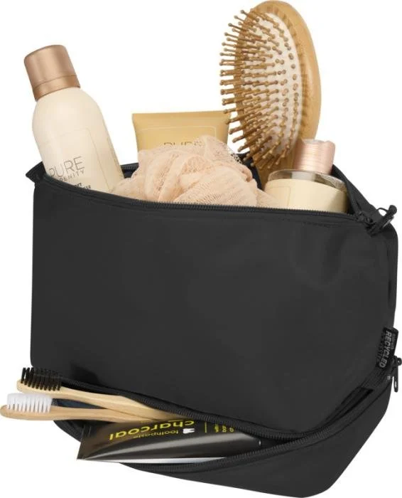 Trip Aware™ -matkakosmetiikkalaukku kierrätysmateriaalista (6l)&nbsp;