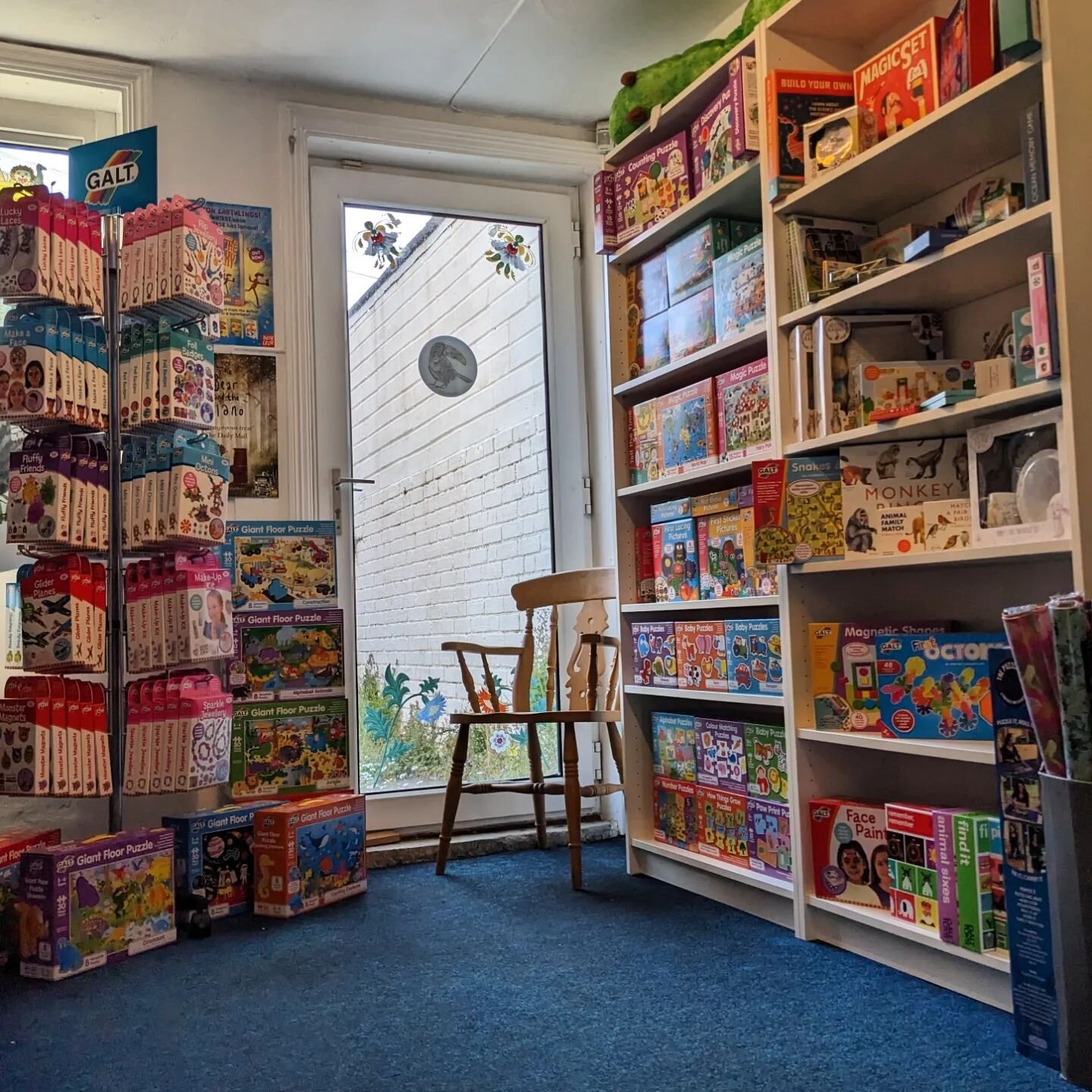 Paul did an amazing job sprucing up our secret room today. We have some new kids' jigsaws and games, maps, and, most importantly, loads more books in the sale! Ding dong!