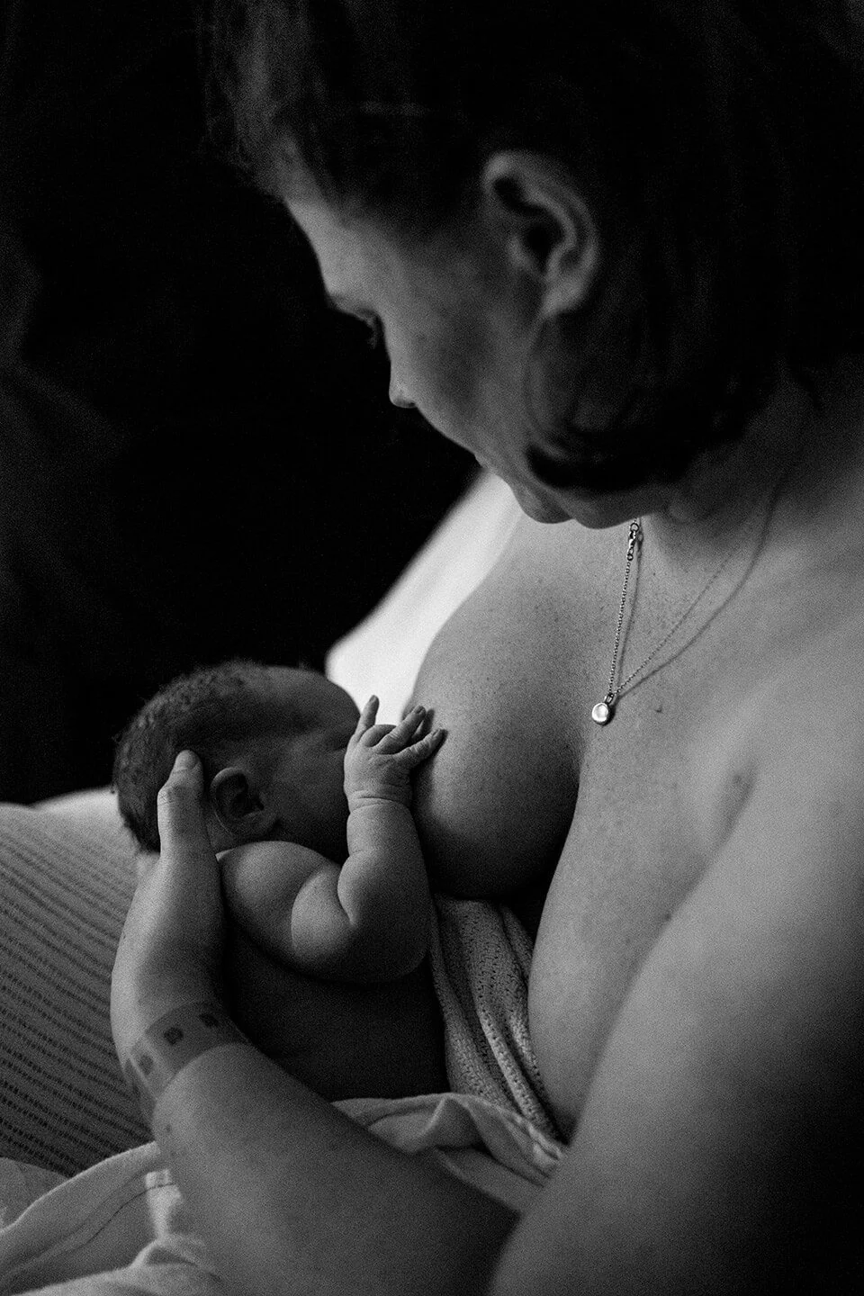 baby breastfeeds for first time post birth