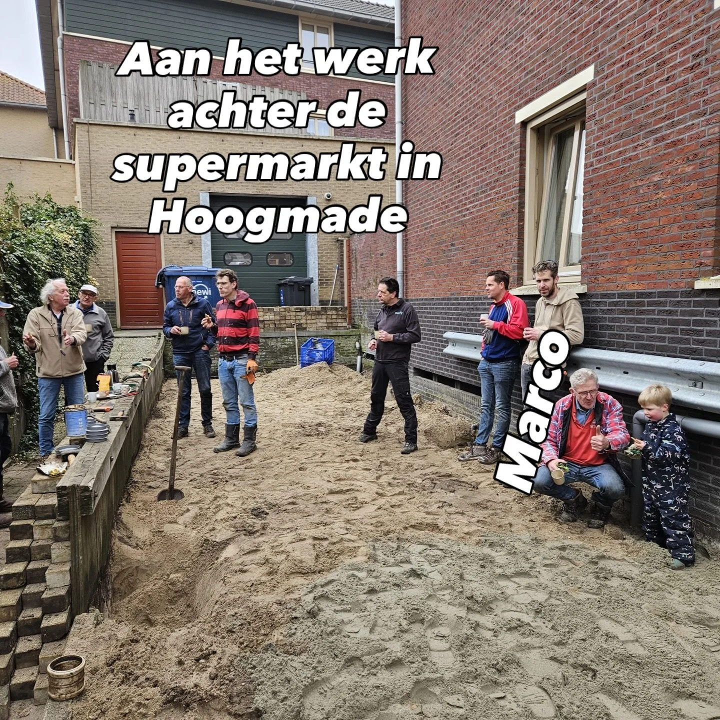 Marco Elstgeest, kandidaat nr. 4 op de kieslijst. 

Hij is dit weekend niet aan het flyeren op dorpspleinen of bij winkels, zoals veel kandidaten voor de verkiezingen doen. Marco staat met stenen in de hand aan de achterkant van de supermarkt in Hoog