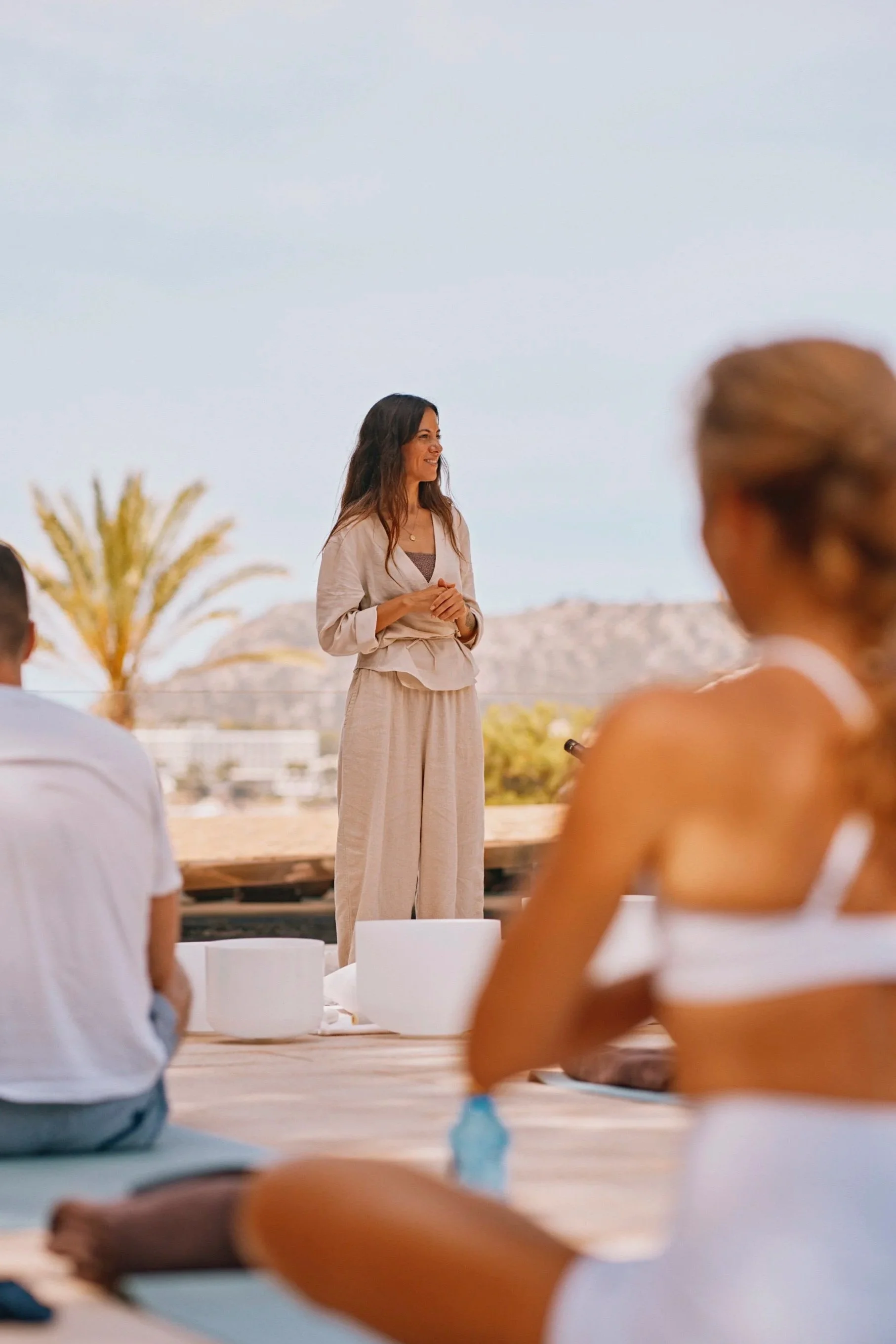 Dirección creativa y facilitación de un encuentro exclusivo y consciente al aire libre, diseñado bajo la filosofía slow planning de Temple Studio.
