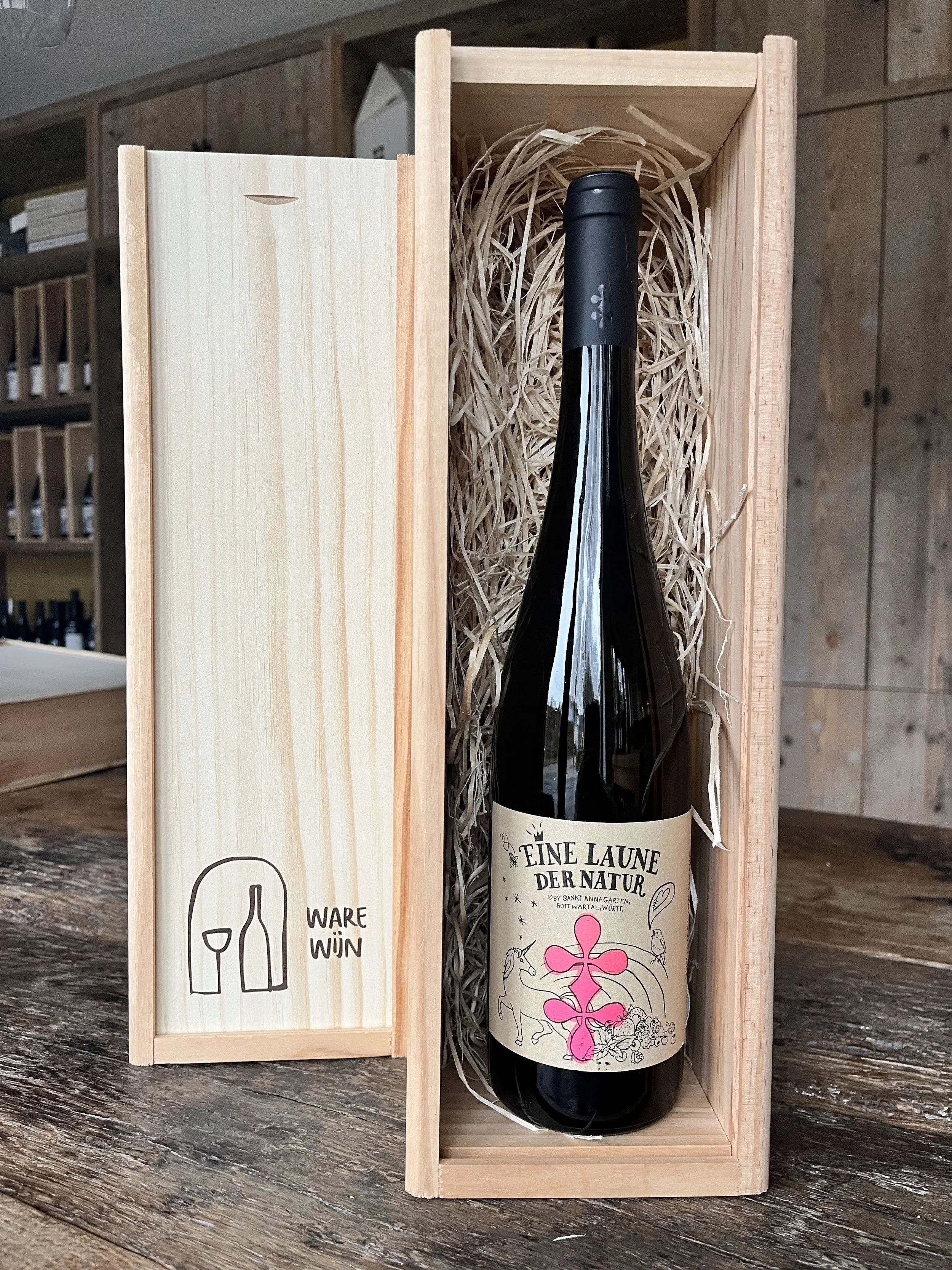 Houten kistje met 1 fles wijn