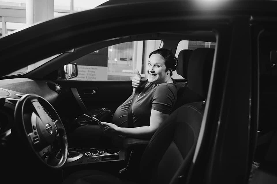 I was just telling this story the other day and now here&rsquo;s the photo proof&hellip;⁣
⁣
Remembering that one time I was the one to drive a laboring mama friend to the hospital! When her babies come fast and furious and there&rsquo;s no time to wa