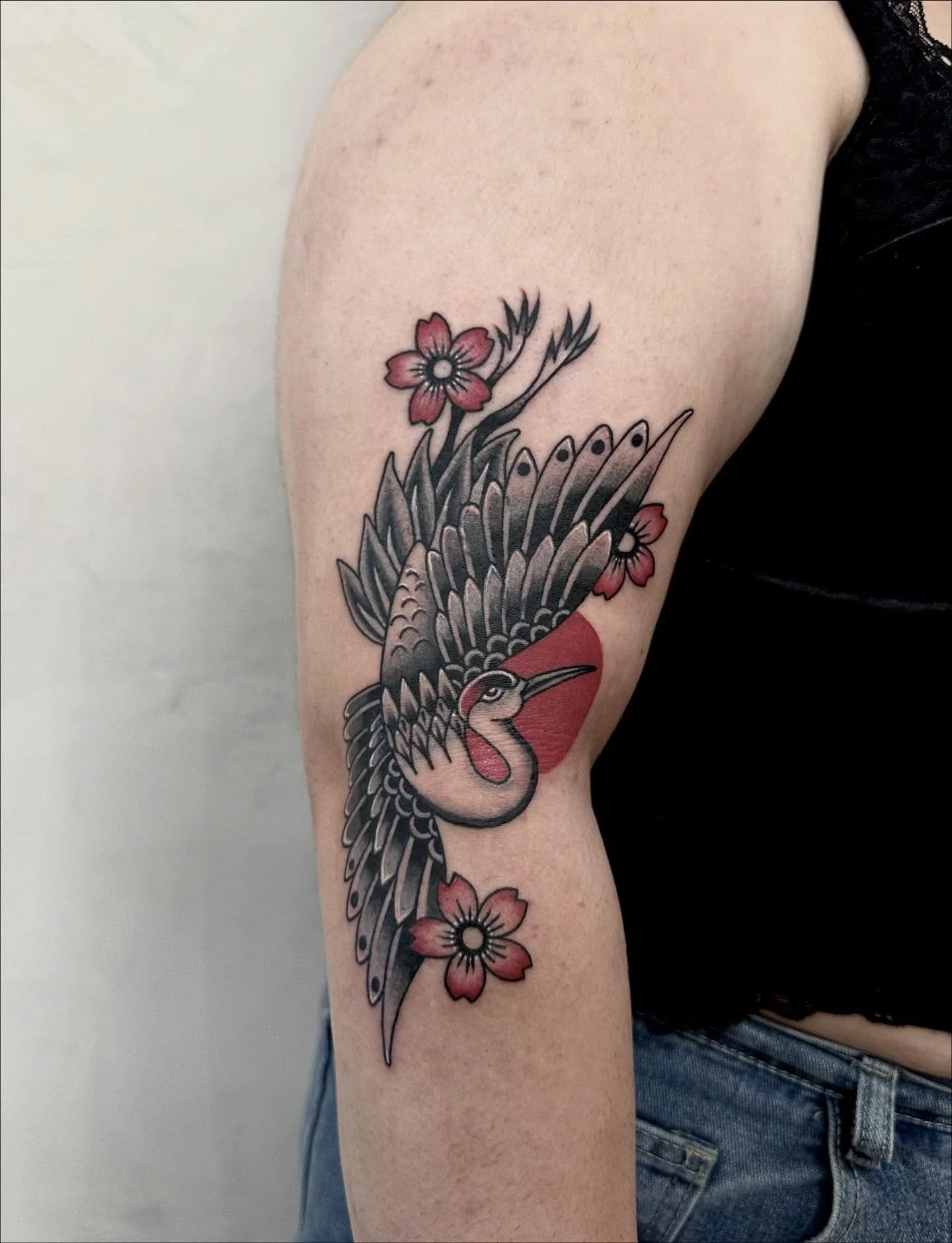 Cover up Alert! ⚡️ Swipe left to see the old tattoo! Done by @arturcarneirotattooist 
.
.
#kriaporto #kríatattoo #portotattoo #tattooinky #coveruptattoos #coveruptattoodesign #oldschooltattoos #coverupstattoo #walkintattoo