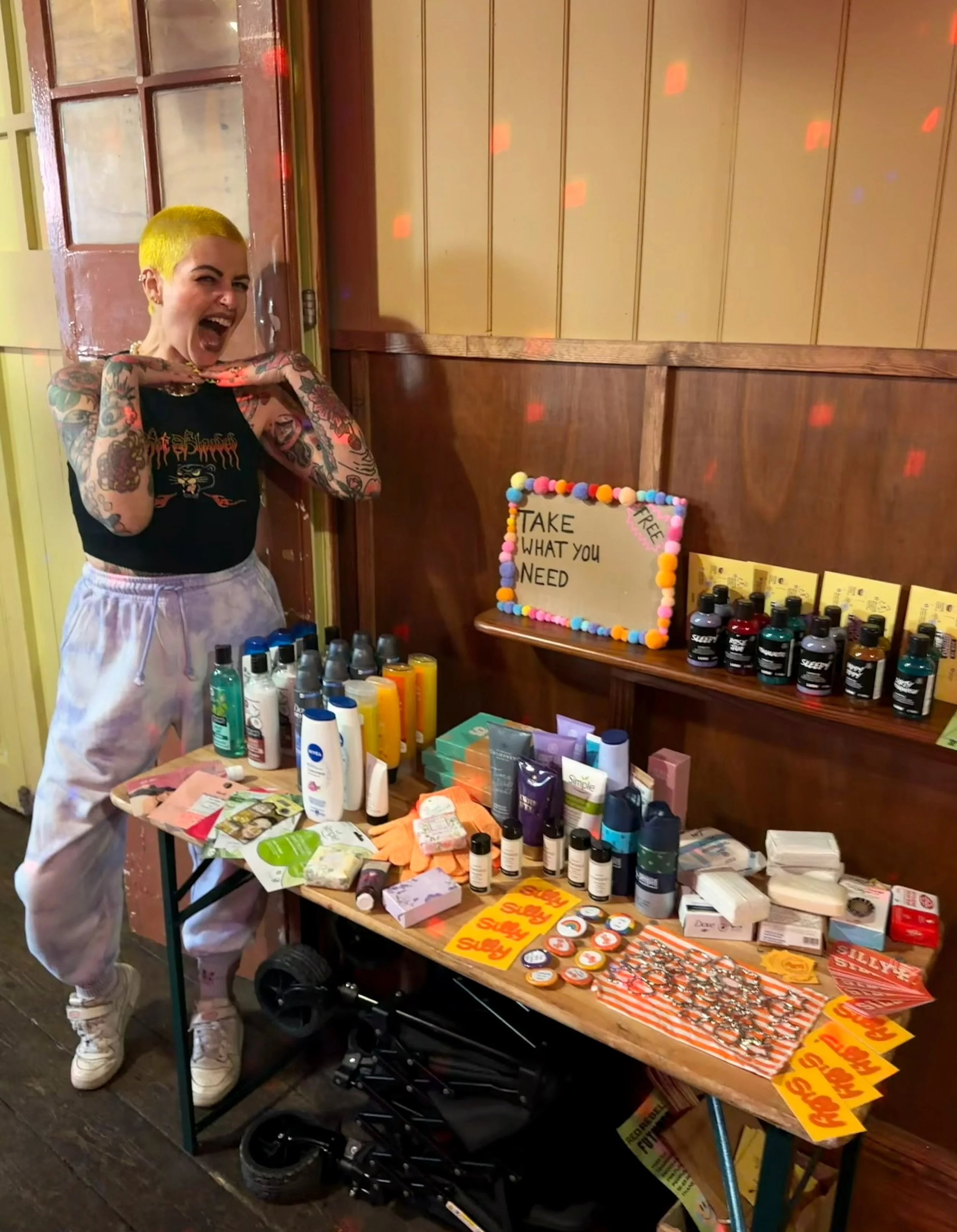 Sal (they/them) from Arts Ed was at the first EVER Trans Health Hub last night organised by the brilliant @transclubmargate 

Over 50 people came from all across Kent! 🏳️&zwj;⚧️💖🏳️&zwj;⚧️💖

Huge big love to @margateartsclub @sillymargate @lushcan