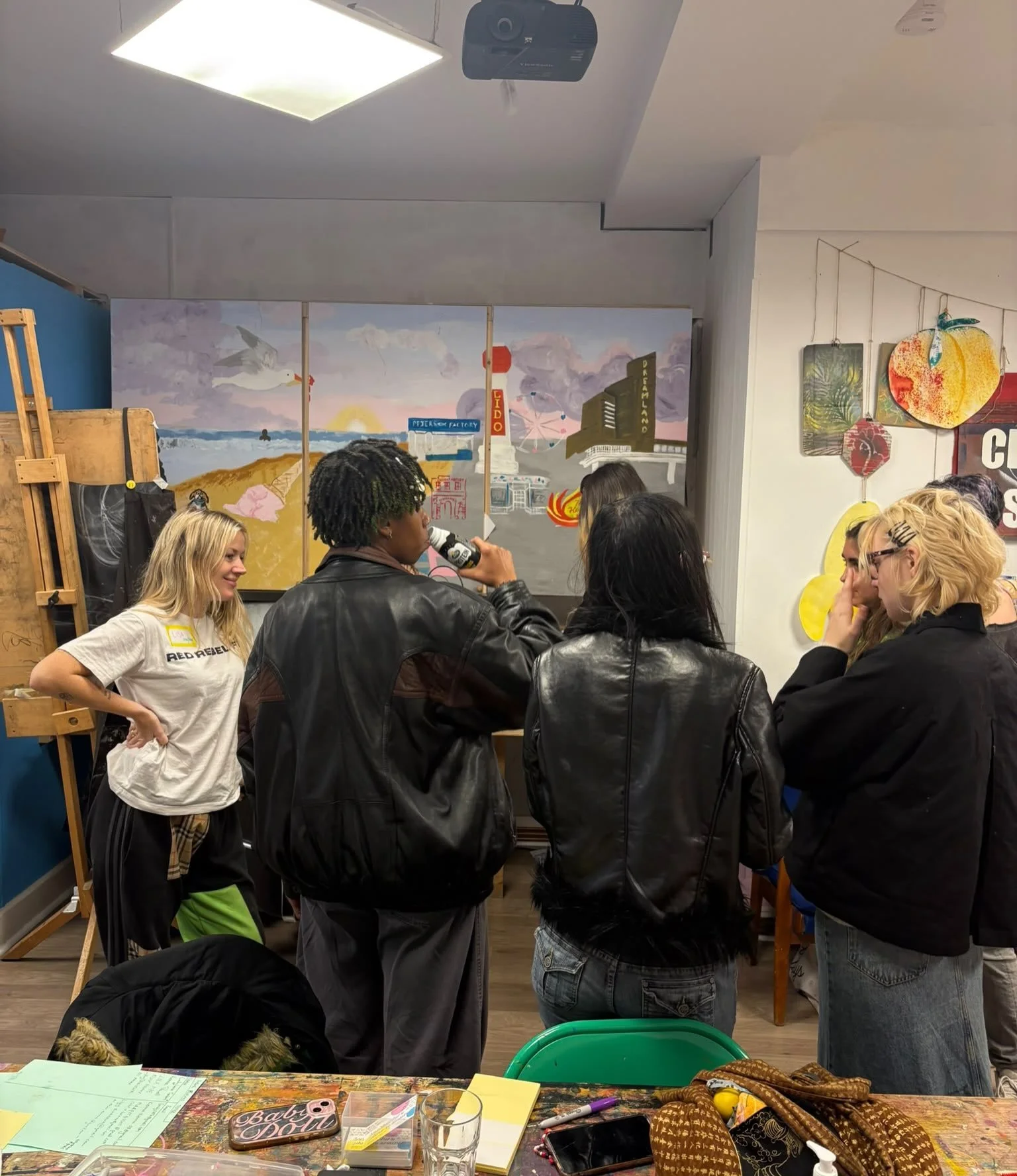 We LOVE having @redrebelfm using AEE for their youth FLINTA DJing project! 🎧&hearts;️

Last night was a a drop-in taster session and despite the miserable weather the turn out was great and the vibe was excellent 👌 

@redrebelfm are still accepting