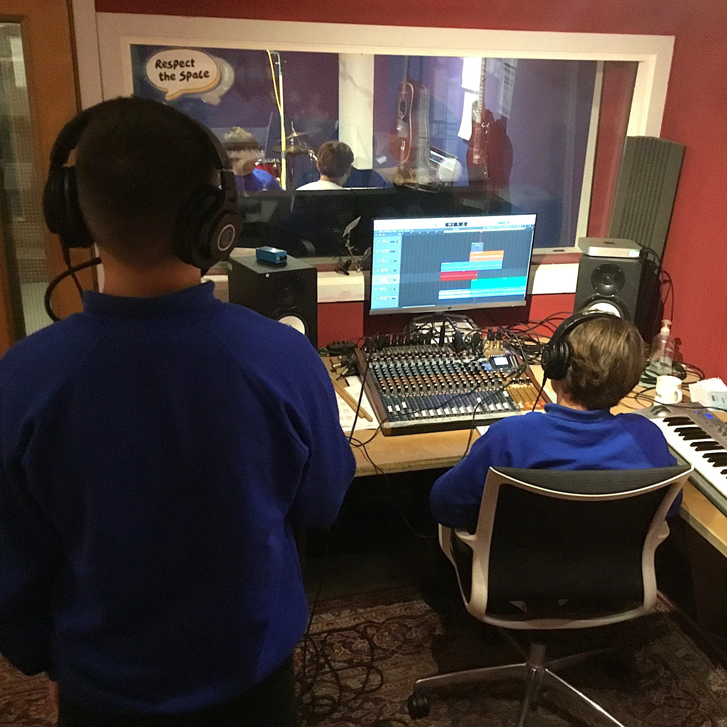 2E02FA34-6BBD-420D-B1EC-3C4886EA9076 crop square.jpeg