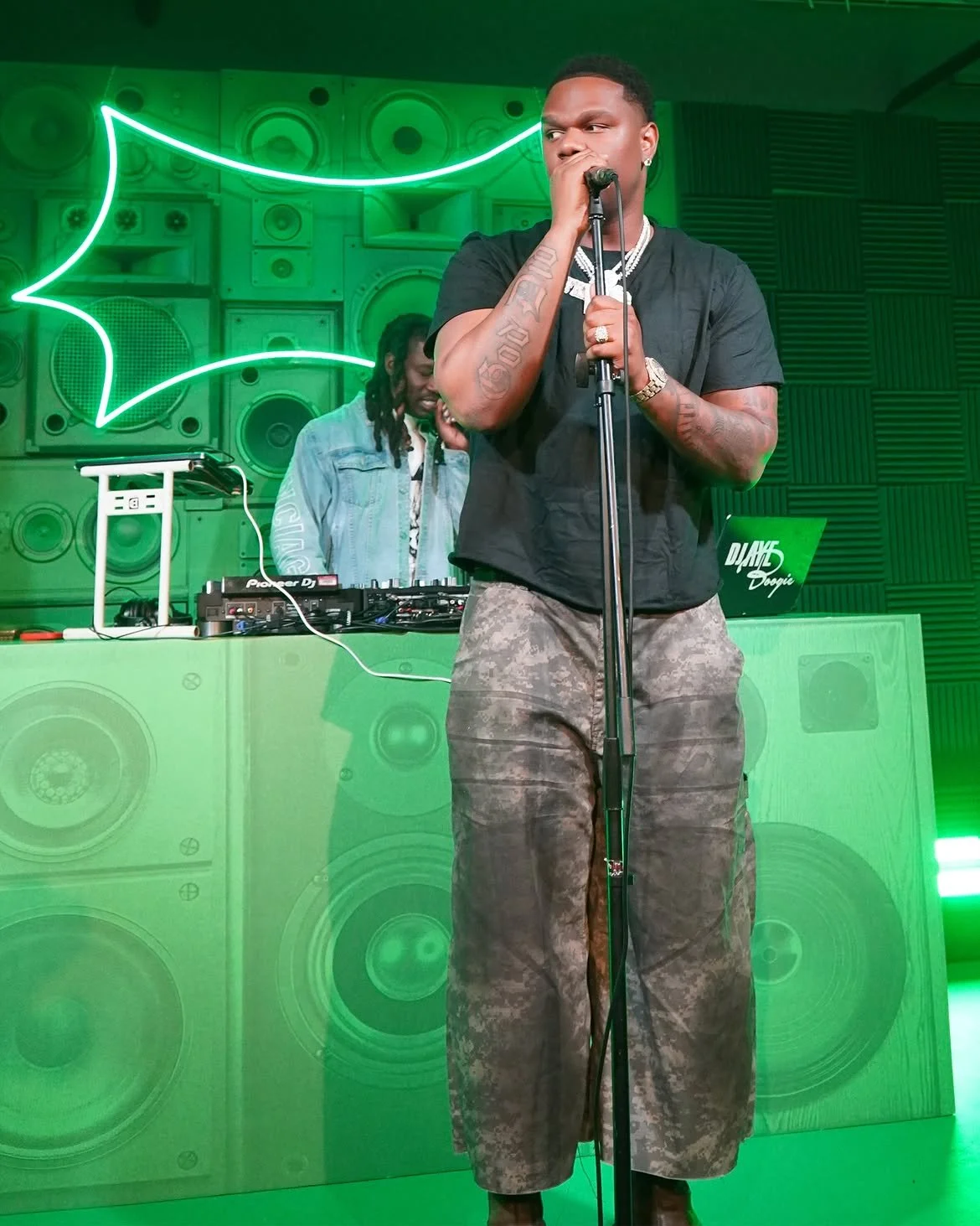 The tracklist was live.-3.jpg