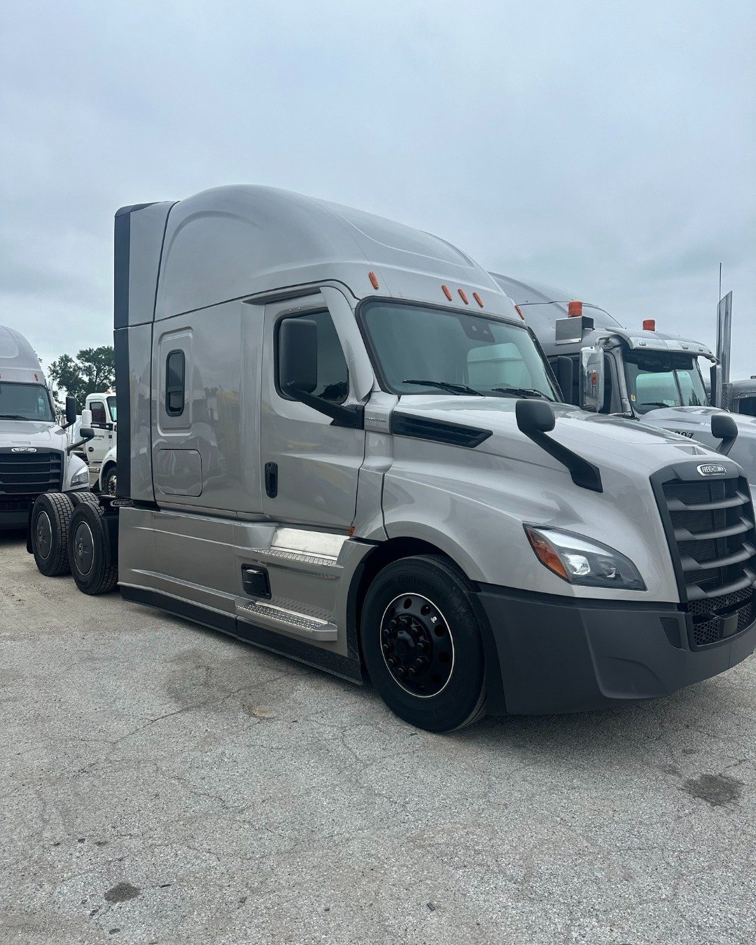 Some brand new Freightliners just rolled into our yard! Who wants to be the first to test drive them? π