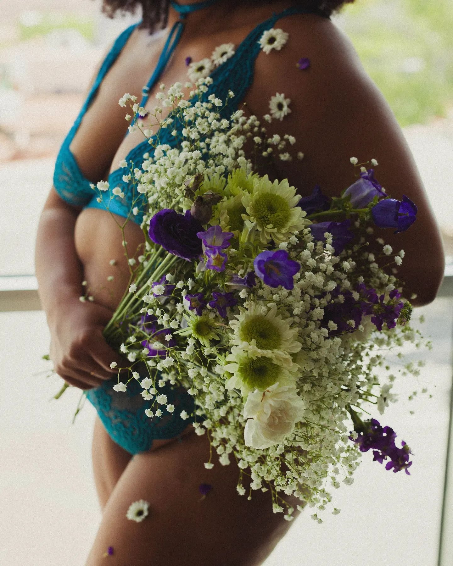 Throwback to the last time I did a floral photoshoot! I think the flowers glued to her body added to the whimsy of it!!

In the bucket list photoshoots I posted yesterday I have some inspo that is like this but on steroids 🤣🤣 more flowers! More whi