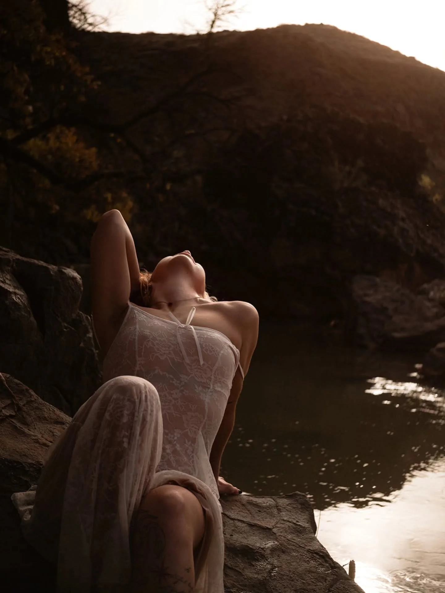 While my advertised outdoor photoshoot season is May-September, if someone asks to do one I'll NEVER say no 🤣
Like the vibes?? Book with my black Friday sale! Sessions can be anytime from now until next Christmas! Link in bio!