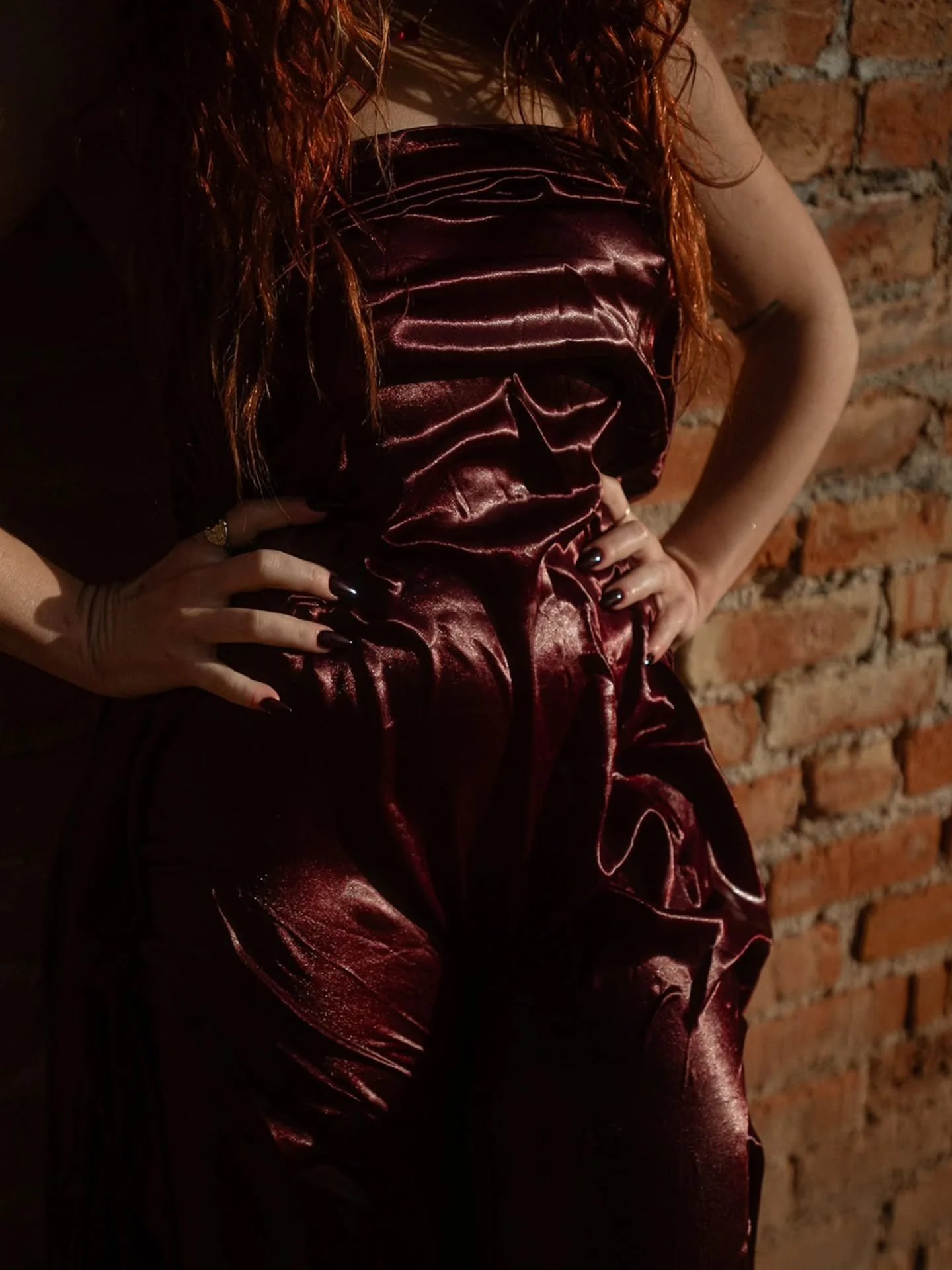 Wet satin sheets may be my new obsession! Look at the way it clings to her and looks like a freaking statue!!! 🤤
Like the vibes? Book your own shoot with my BLACK FRIDAY sale! It will officially end on Monday! 
Comment &quot;black Friday&quot; for t