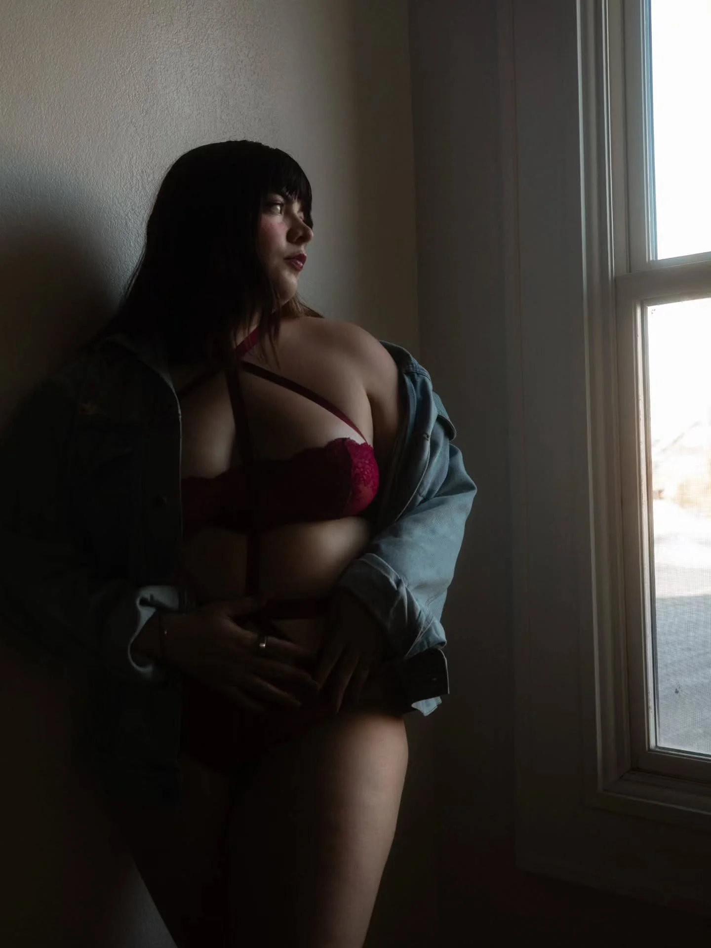 December self portraits are here!!! 
You can see some behind the scenes and tutorials in my FREE self-portrait guide that is releasing on Thursday!! 
In the meantime, tell me in the comments which pictures are your favorite!!