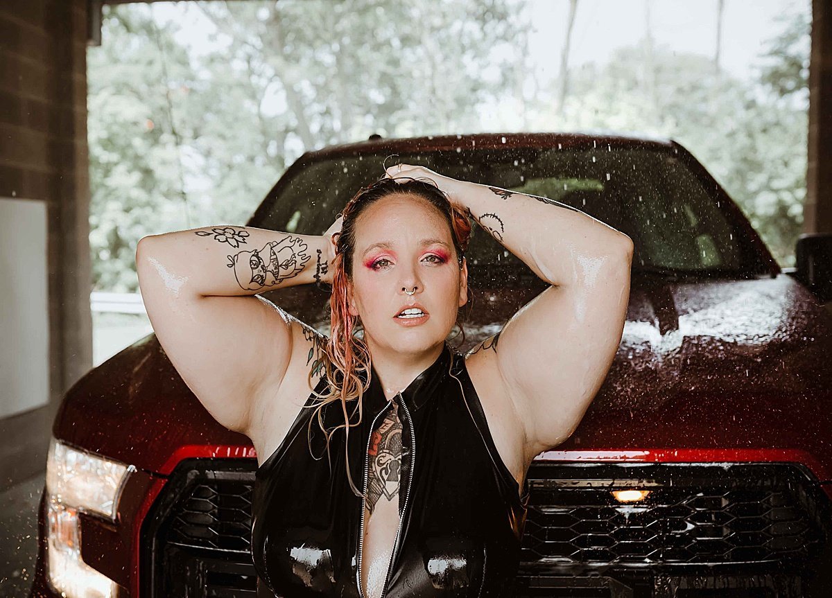 Fort+wayne+boudoir+photographer+spicy+carwash+shoot_0014.jpeg