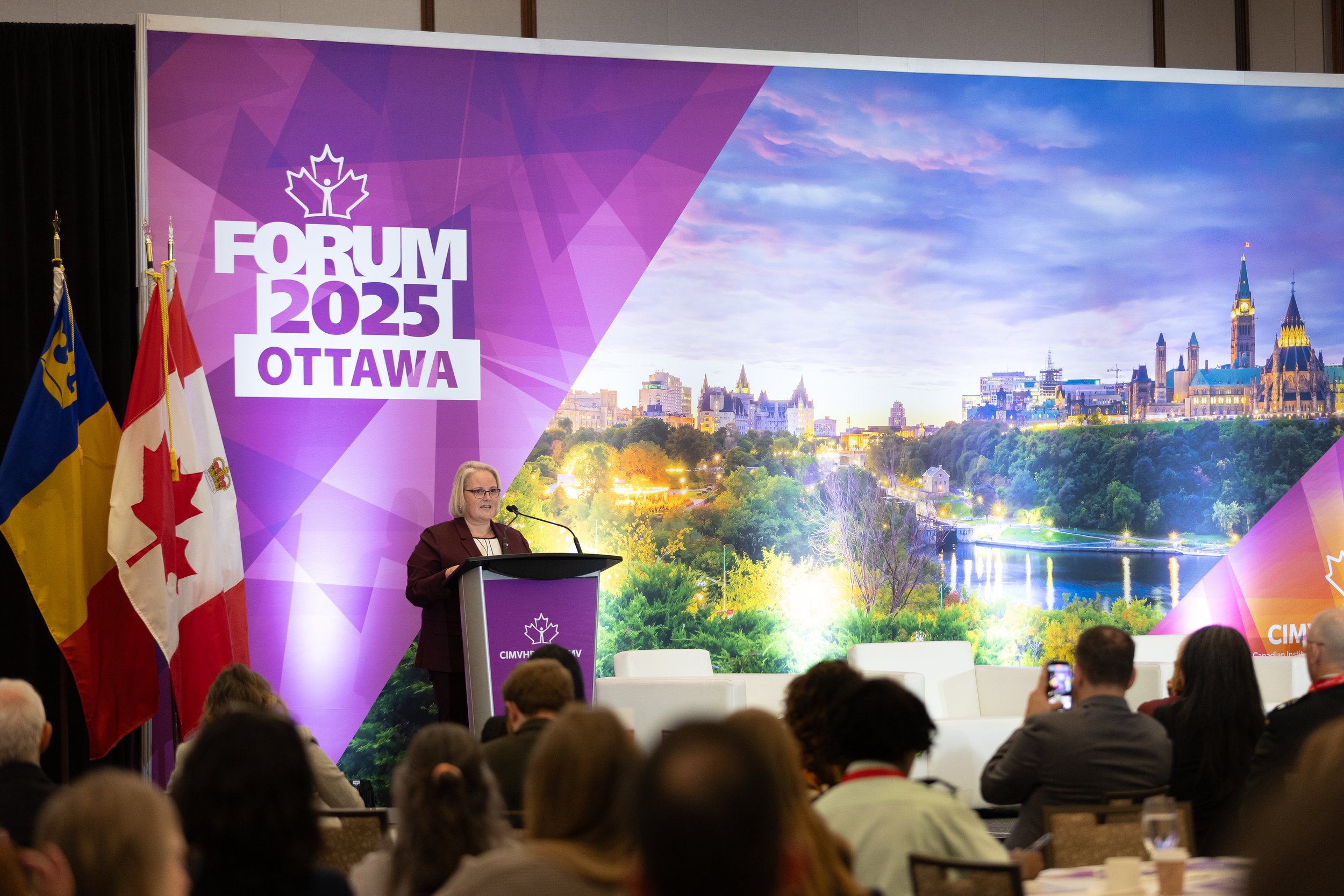 Professional coverage for conferences, conventions, and trade shows. I document everything from keynote speakers and panel discussions to networking breaks and branding details, providing high-quality assets for your marketing and post-event reports.