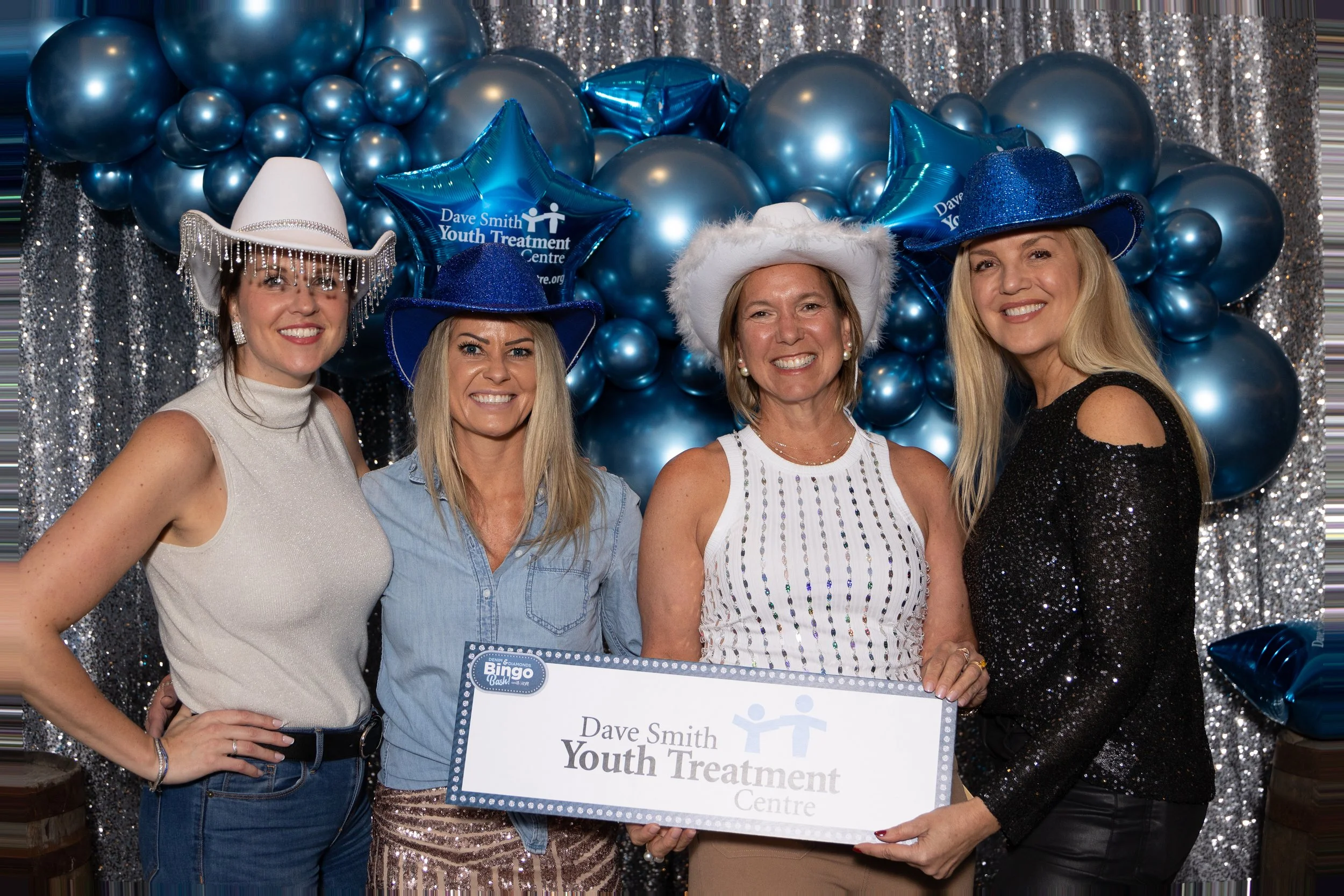 Capture the prestige of your evening. We specialize in low-light event photography for black-tie galas, awards ceremonies, and non-profit fundraisers, ensuring every VIP and "step and repeat" moment is captured with elegance.
Gala photography, charit