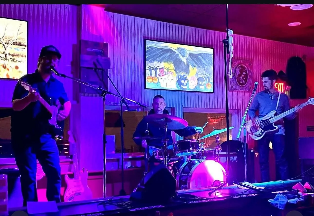 Closing out WinterFest tomorrow night will be @_threesprings_  aka Ketchup: the Band.

Come out and see it after tossing various objects down at the Winter Games