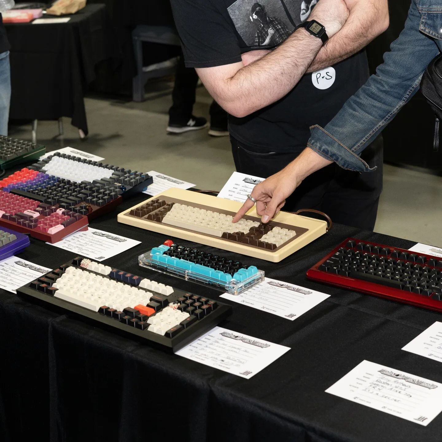 👀😳@thekey.company founder, Jason, brought his huge collection of old and new boards.

It was so cool seeing boards with unique use cases and out of print switches!

📸@captain.sterling

.
.
.
.
.
.
.
.
.
.
.
#motorcitymechmeetup2022 #motorcity #key