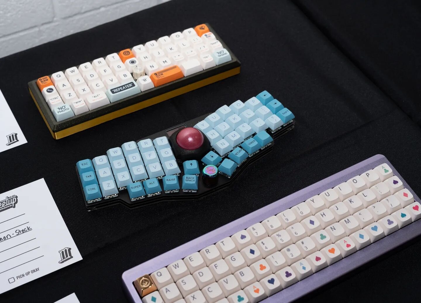 ✨Wrapping up the year with our last few meetup photos!

🃏From discord user and co organizer SmokrJokr, we have a @thekey.company candybar as well as a wild build with a trackball 🖲️

📸 @captain.sterling 
.
.
.
.
.
.
.
.
.
.
#motorcitymechmeetup202