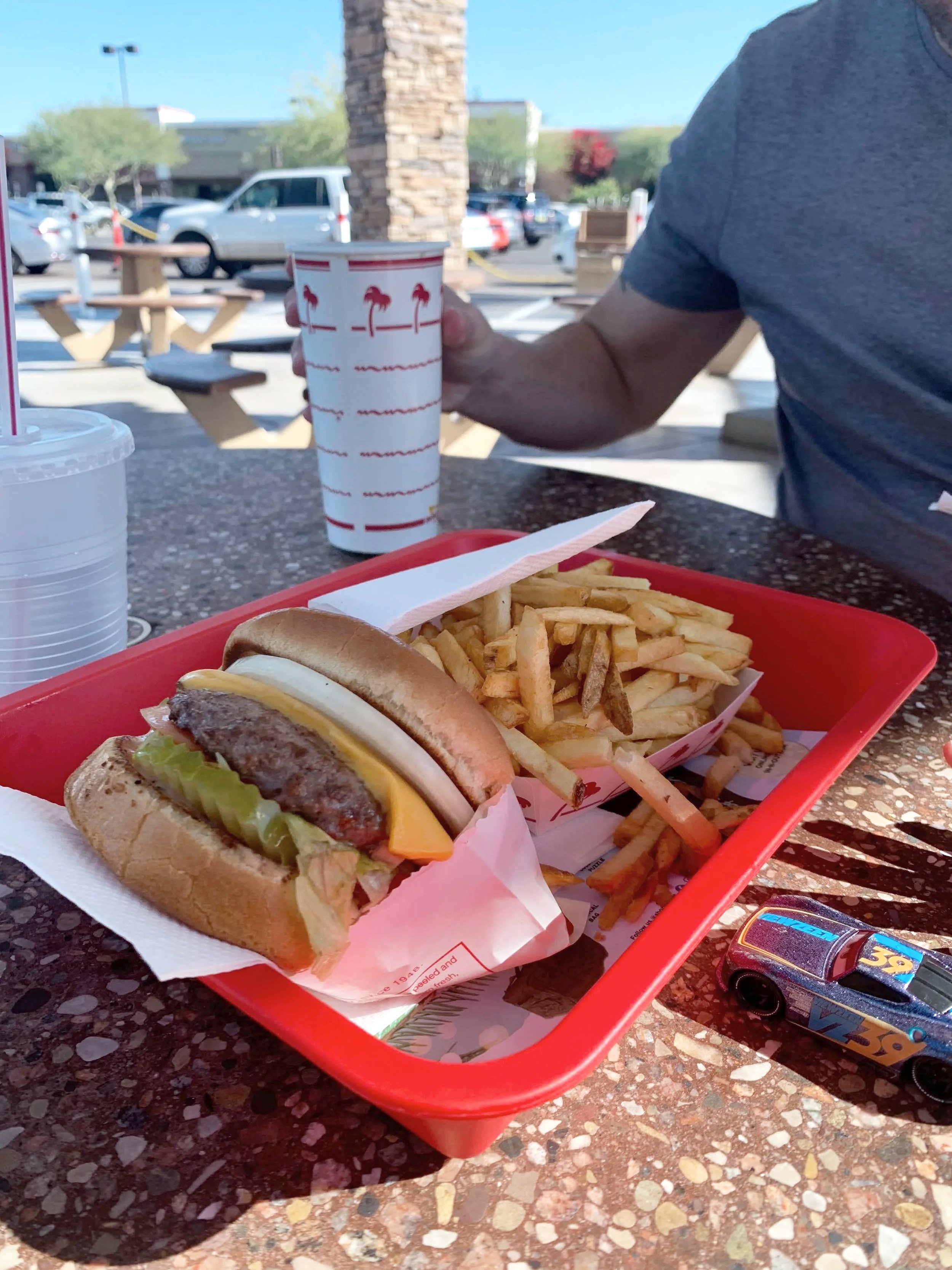 What We Actually Eat on Road Trips (It’s Not Perfect, But It Works)