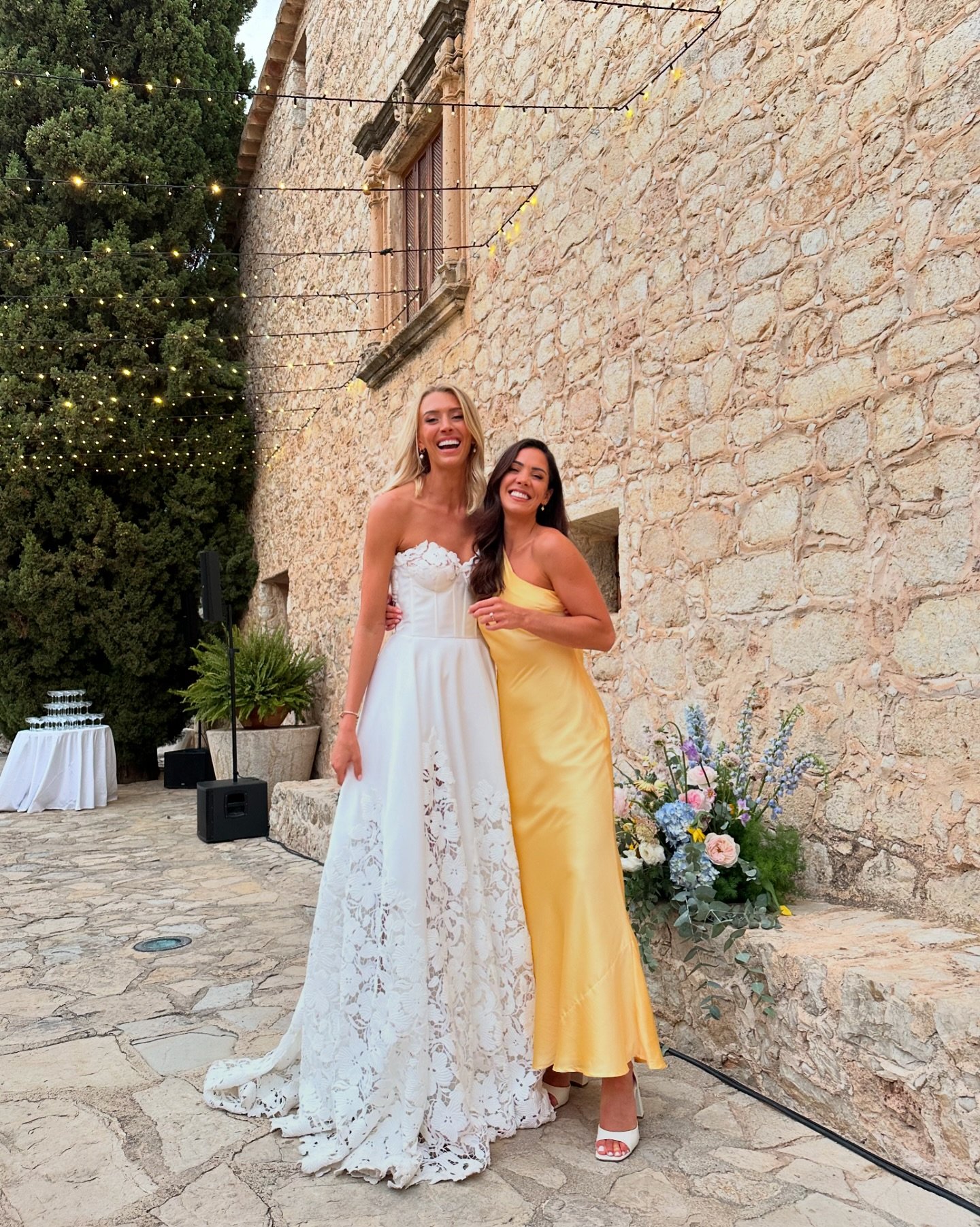 THE most incredible wedding weekend celebrating our best friends @zannavandijk &amp; @antonymaule 💘 

We LOVE love 🥰